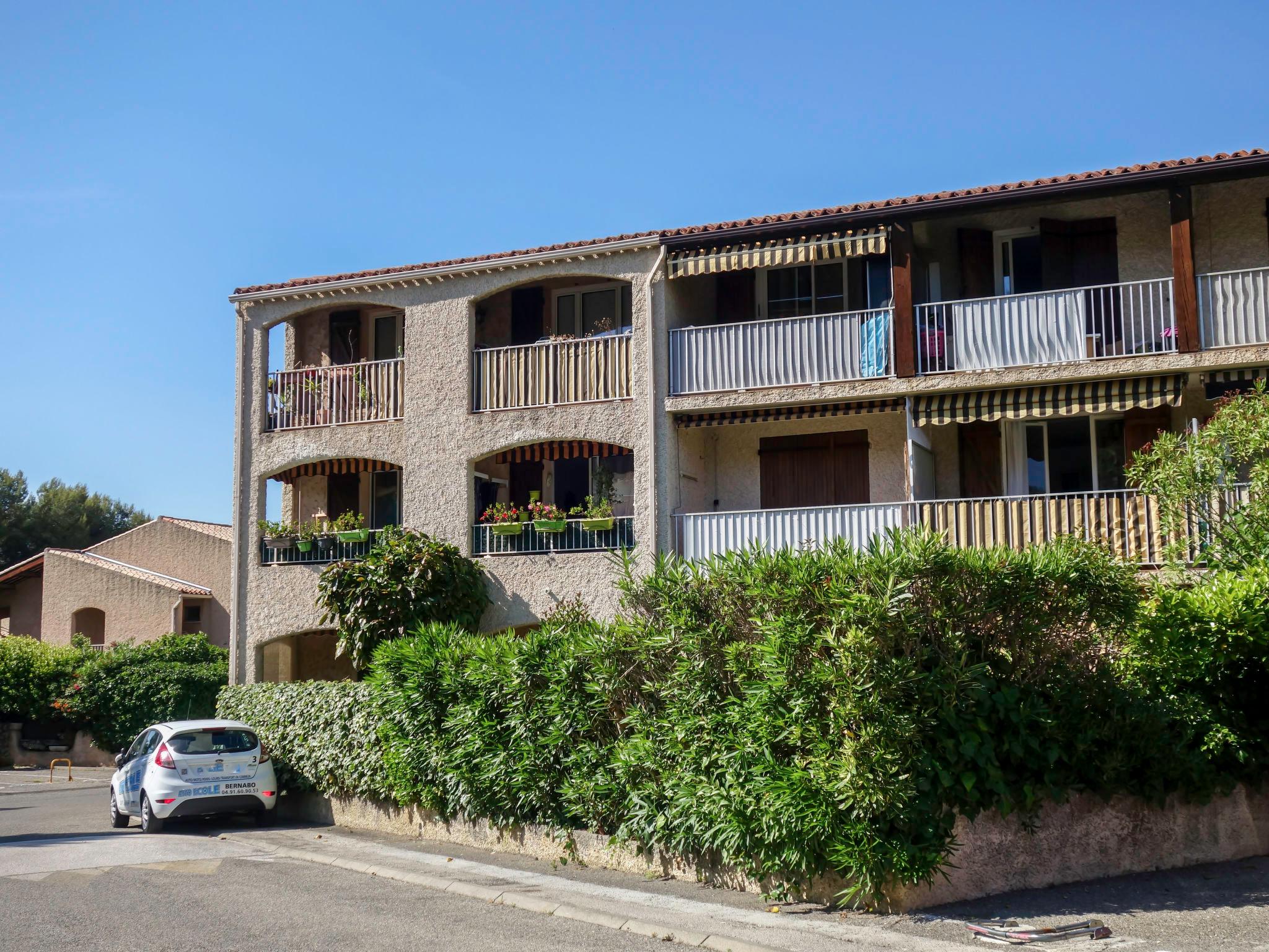 Foto 13 - Apartamento em Saint-Cyr-sur-Mer com terraço e vistas do mar
