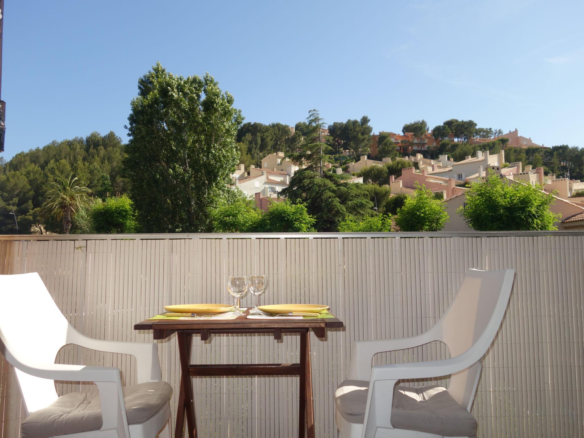 Photo 11 - Apartment in Saint-Cyr-sur-Mer with terrace and sea view