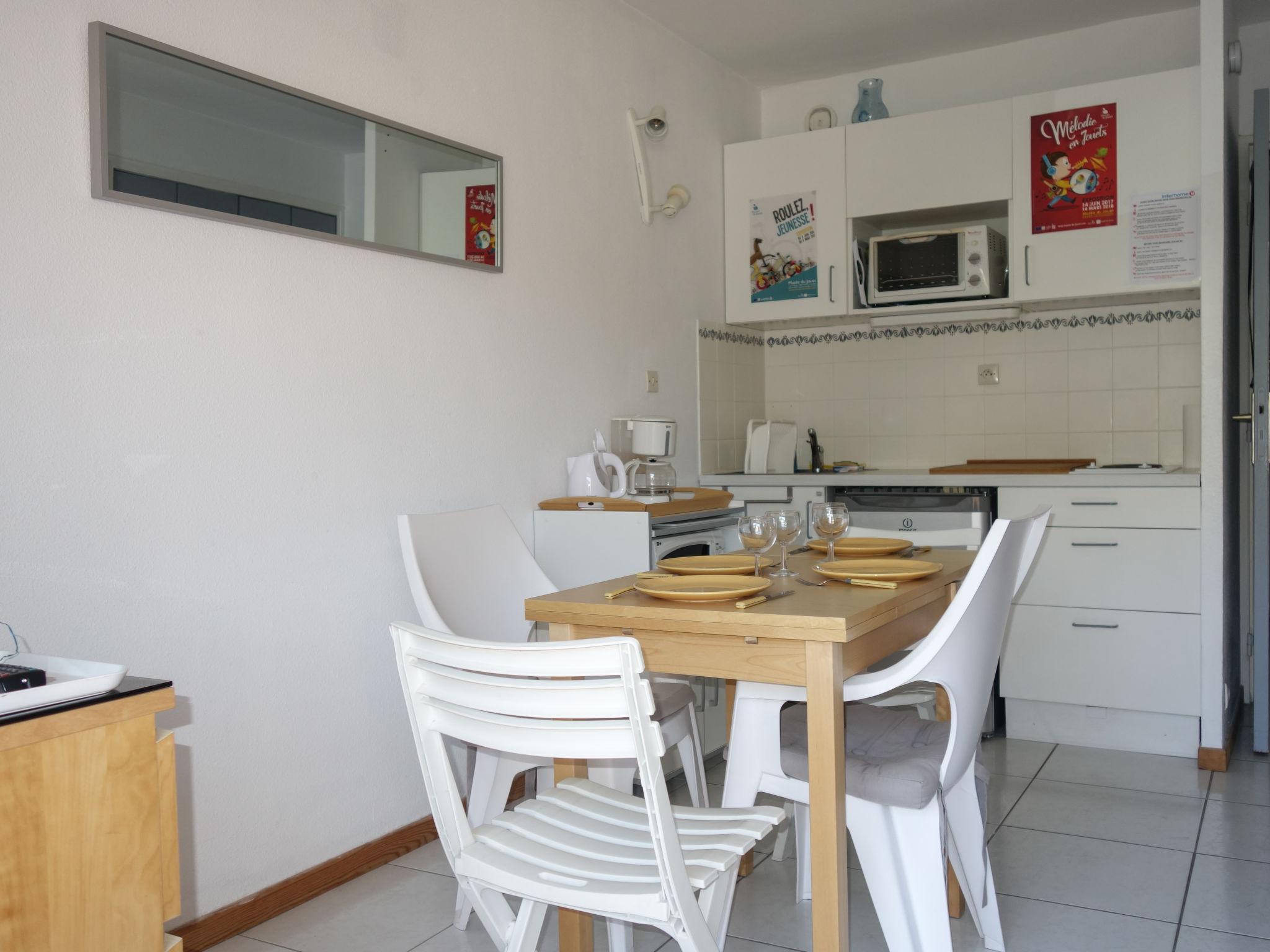 Photo 4 - Apartment in Saint-Cyr-sur-Mer with terrace