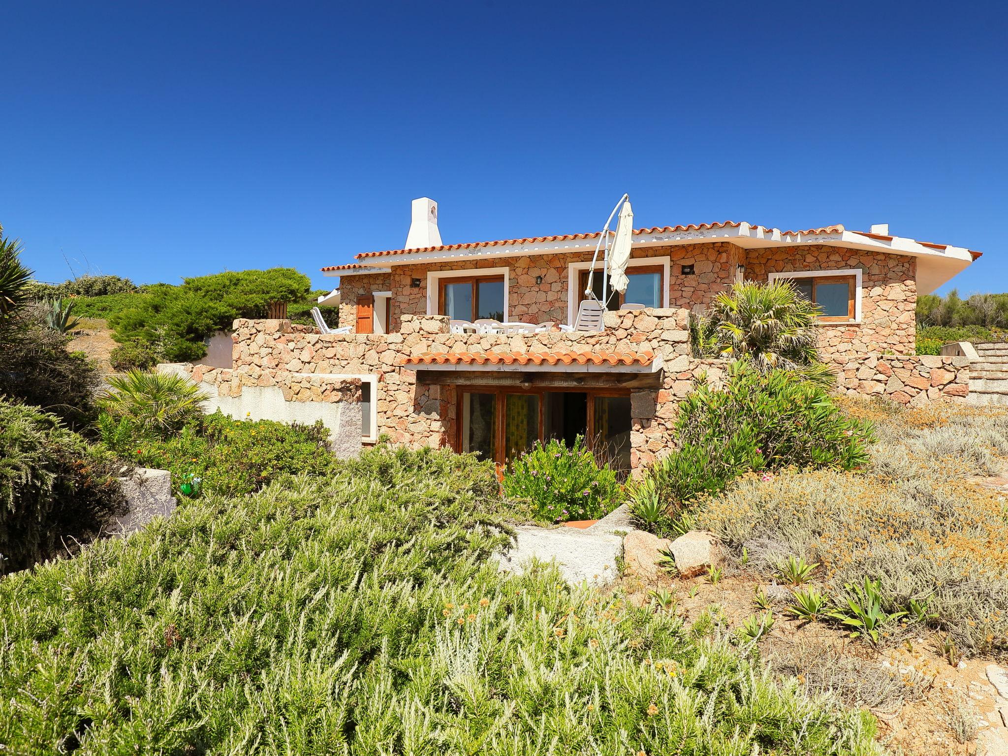 Foto 2 - Casa de 3 quartos em Aglientu com terraço e vistas do mar