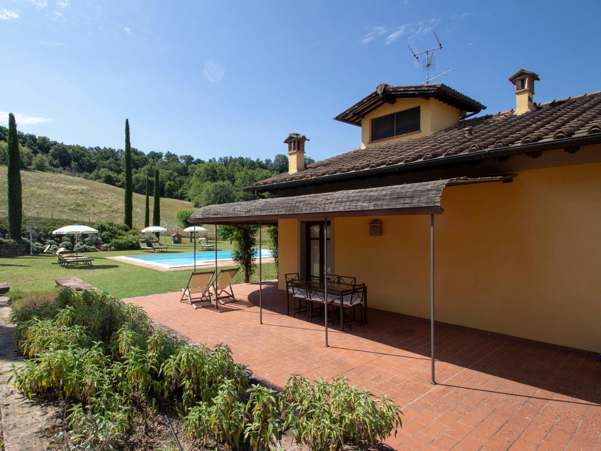 Foto 3 - Casa de 6 habitaciones en San Giovanni Valdarno con piscina privada y terraza