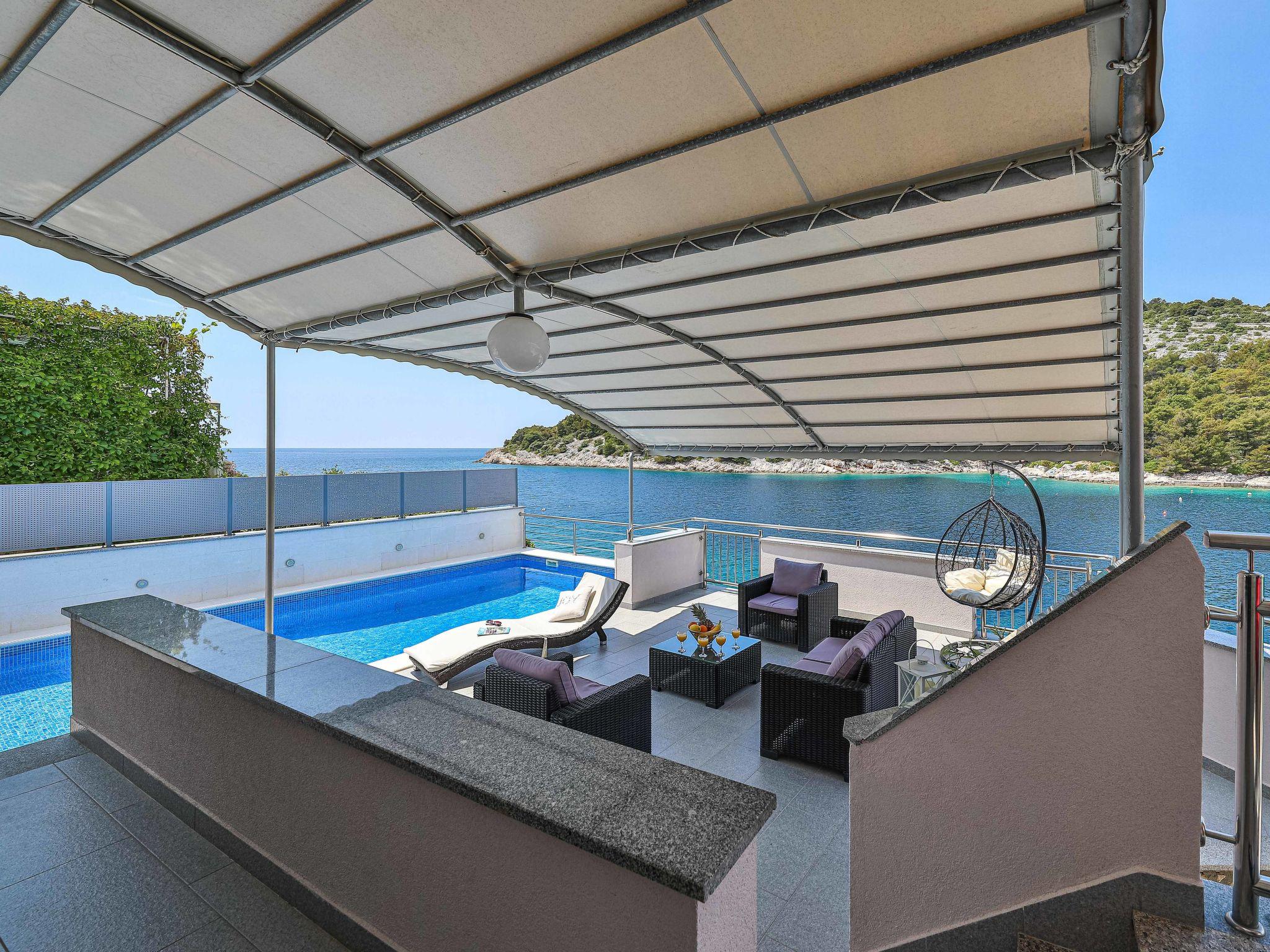 Foto 19 - Casa con 4 camere da letto a Rogoznica con piscina privata e terrazza