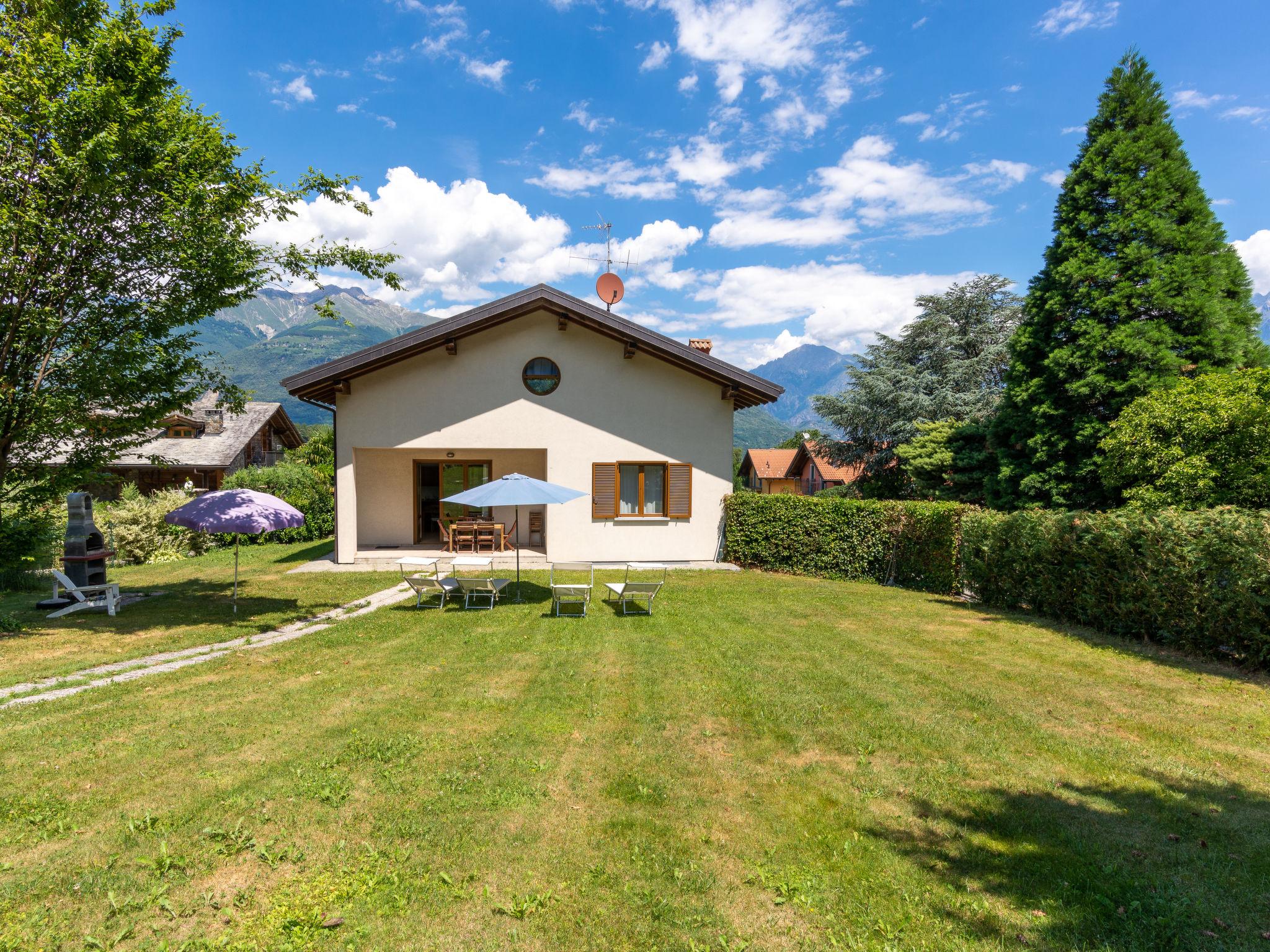 Foto 1 - Casa con 4 camere da letto a Colico con giardino e vista sulle montagne