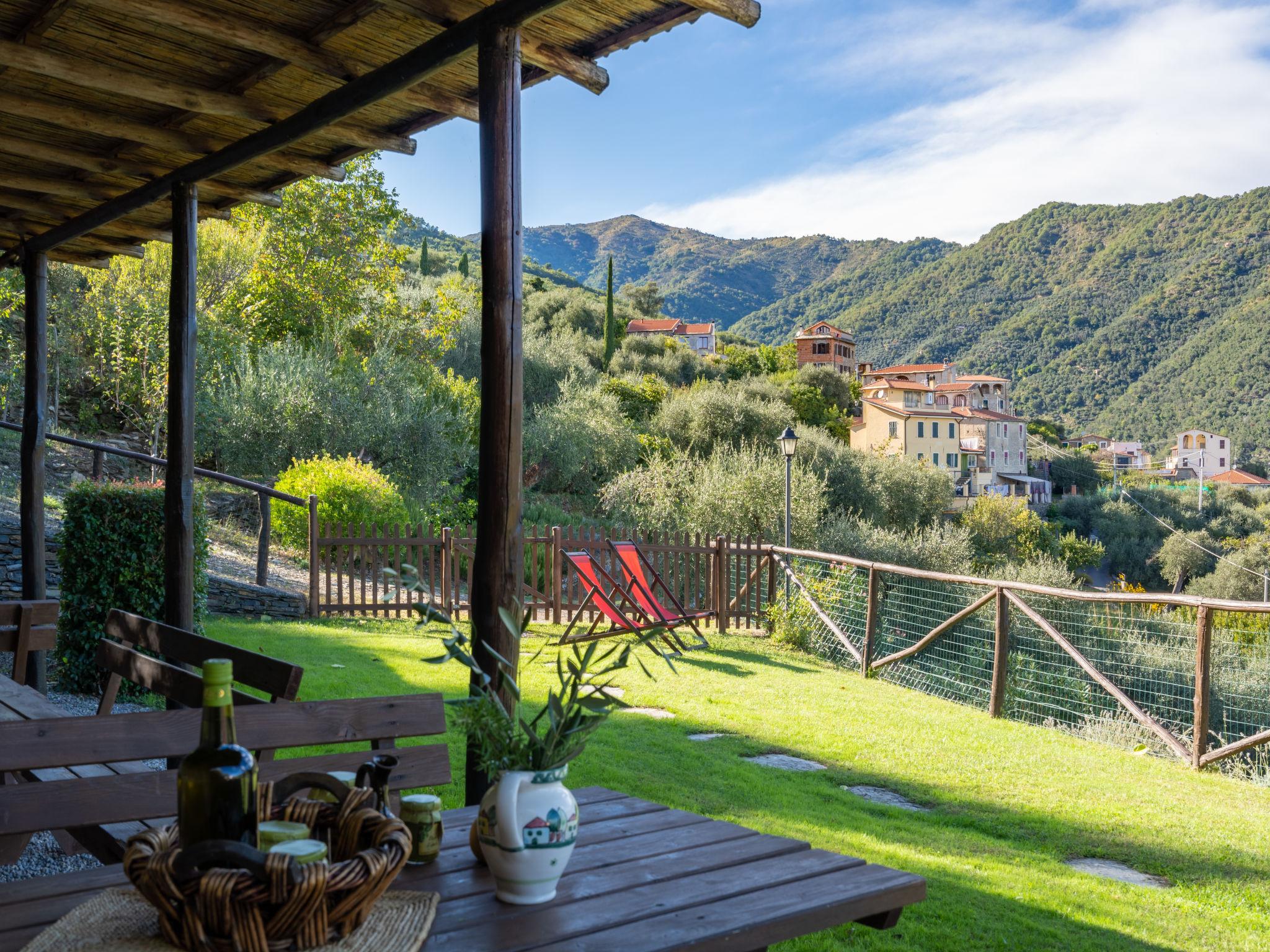 Photo 2 - Maison de 2 chambres à Dolcedo avec jardin et terrasse