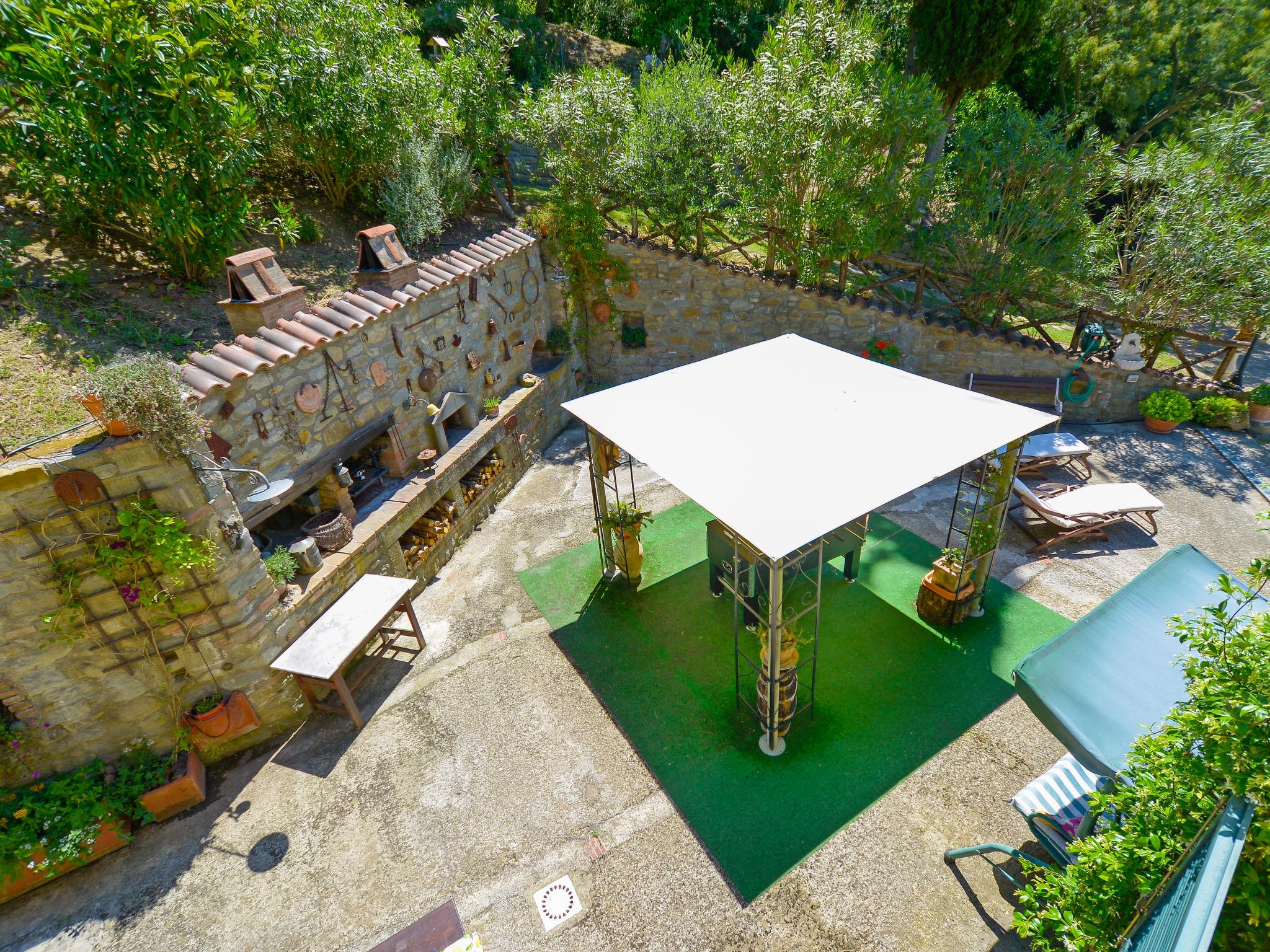 Foto 45 - Casa de 6 quartos em Cortona com piscina privada e jardim