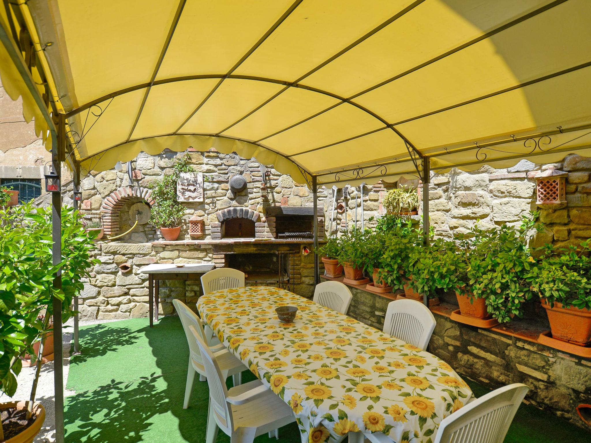 Foto 41 - Haus mit 6 Schlafzimmern in Cortona mit privater pool und garten