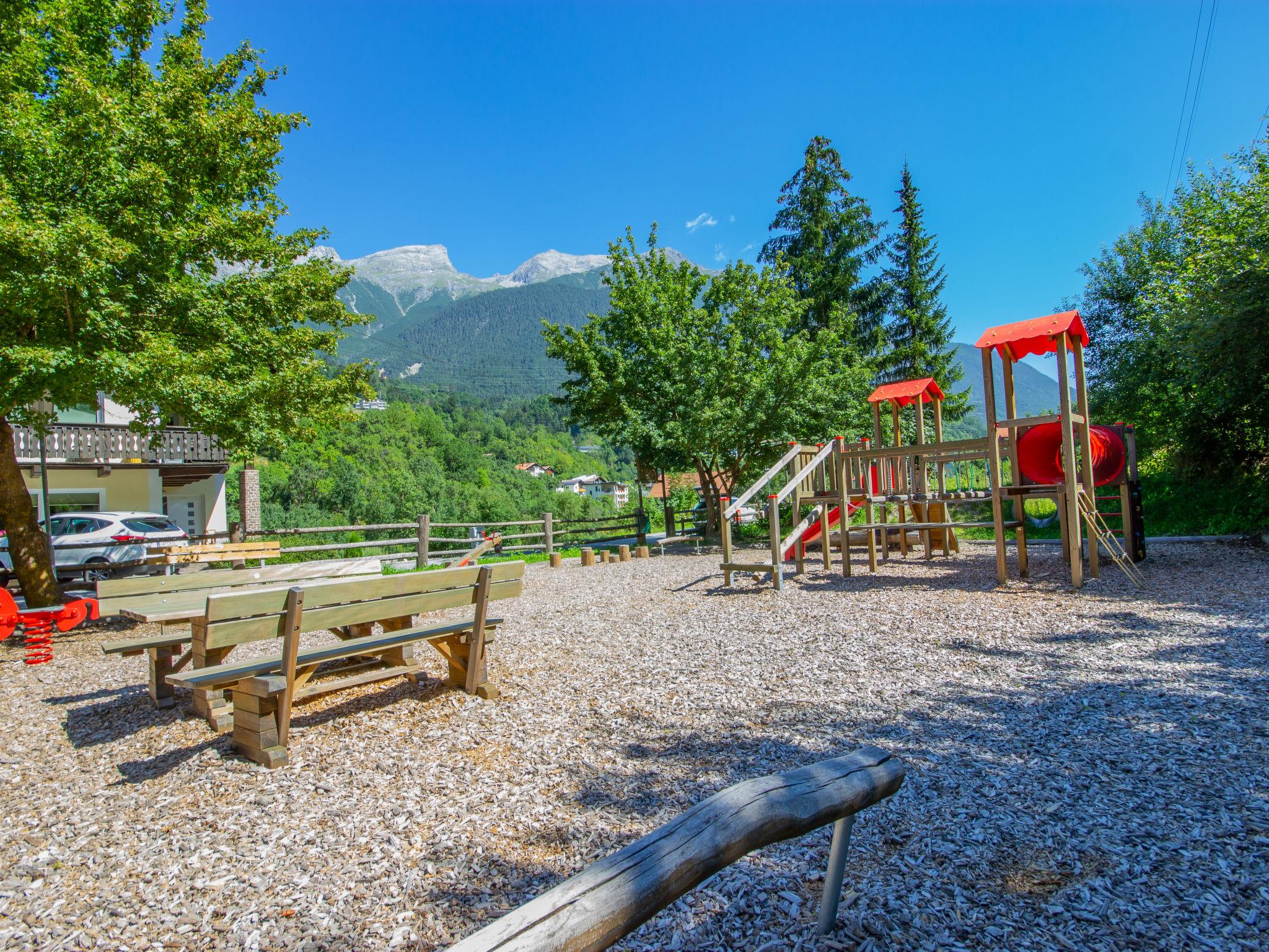 Photo 20 - Appartement de 2 chambres à Pians avec jardin et vues sur la montagne