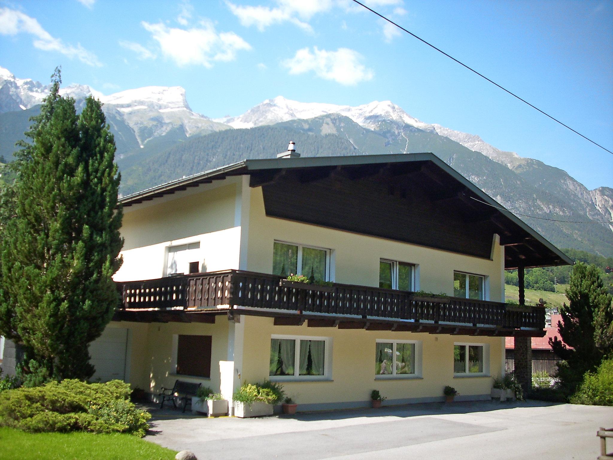 Photo 12 - Appartement de 2 chambres à Pians avec jardin et vues sur la montagne