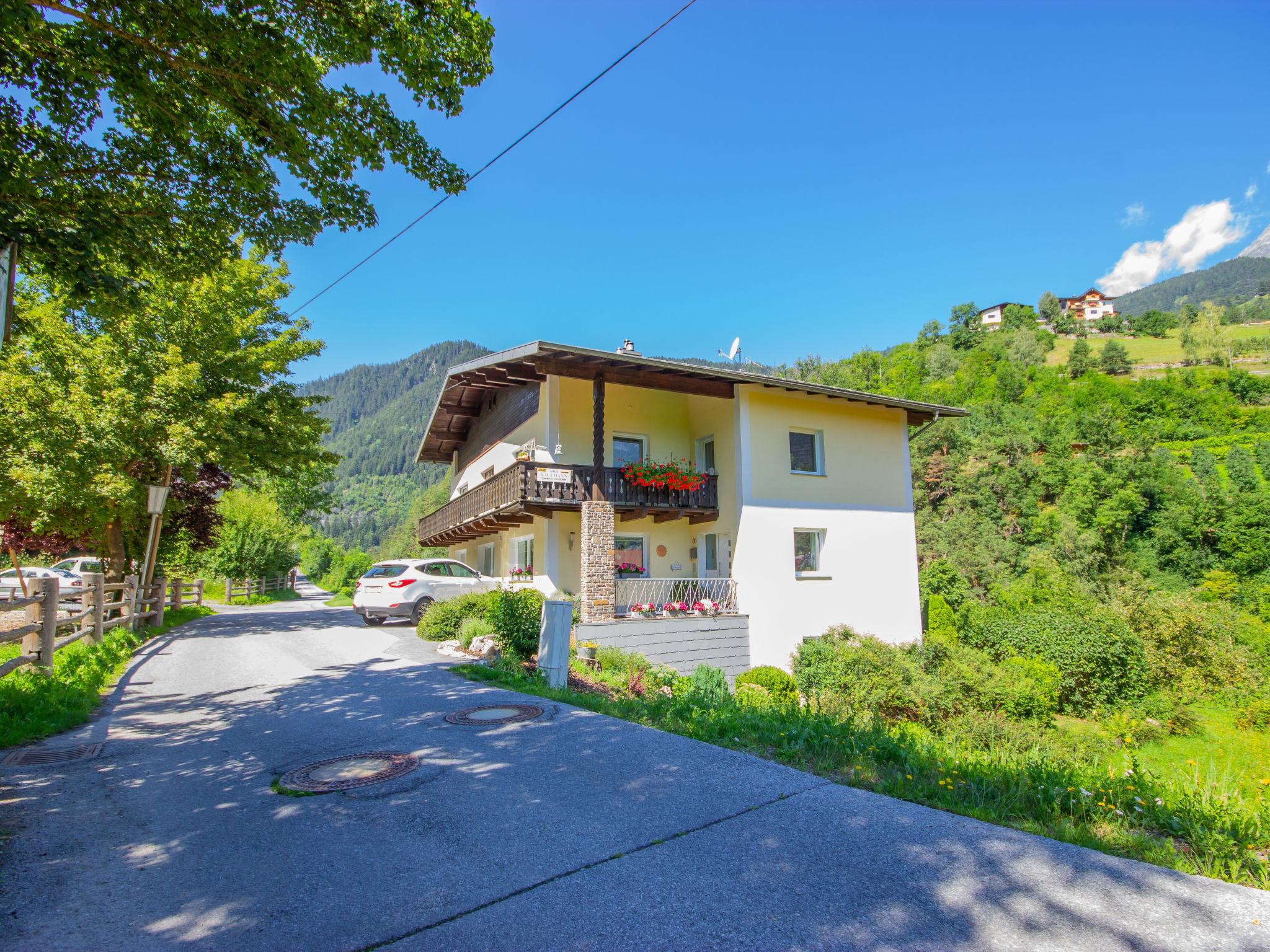 Photo 1 - Appartement de 2 chambres à Pians avec jardin et vues sur la montagne