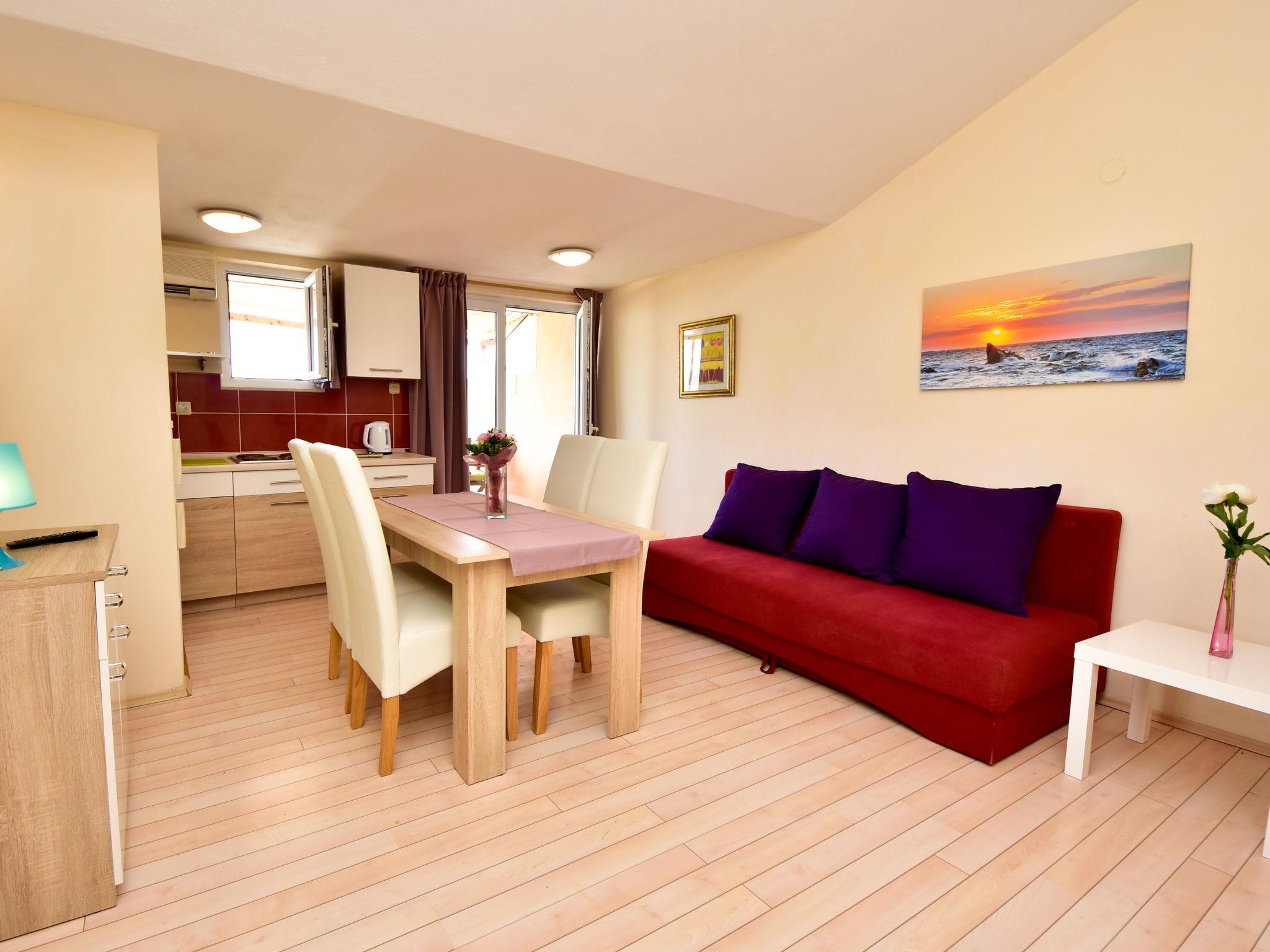 Photo 4 - 2 bedroom Apartment in Pag with swimming pool and terrace