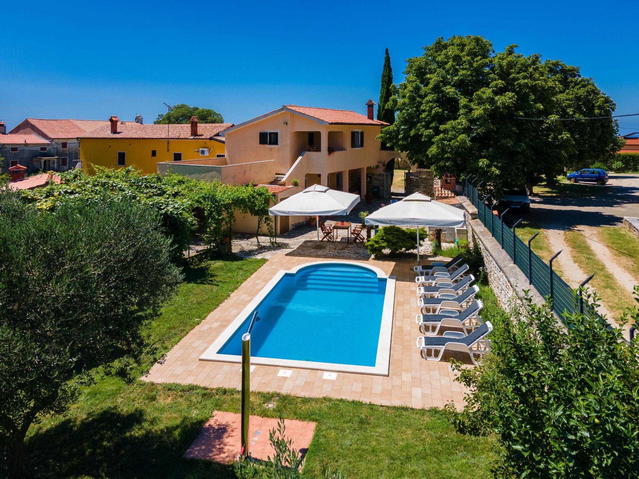 Photo 7 - Maison de 3 chambres à Višnjan avec piscine privée et jardin