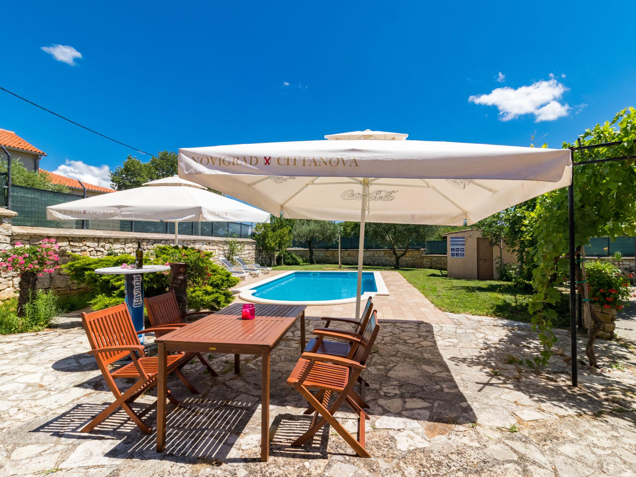 Foto 2 - Casa de 3 habitaciones en Višnjan con piscina privada y vistas al mar