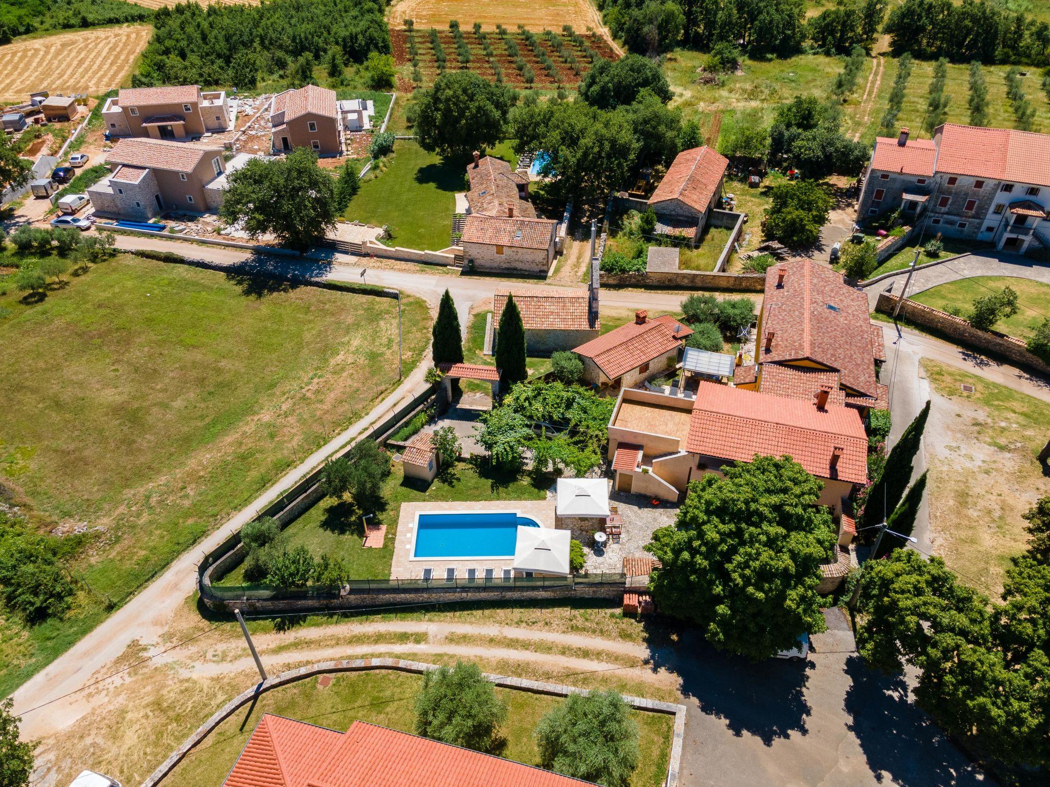 Foto 9 - Casa con 3 camere da letto a Višnjan con piscina privata e giardino