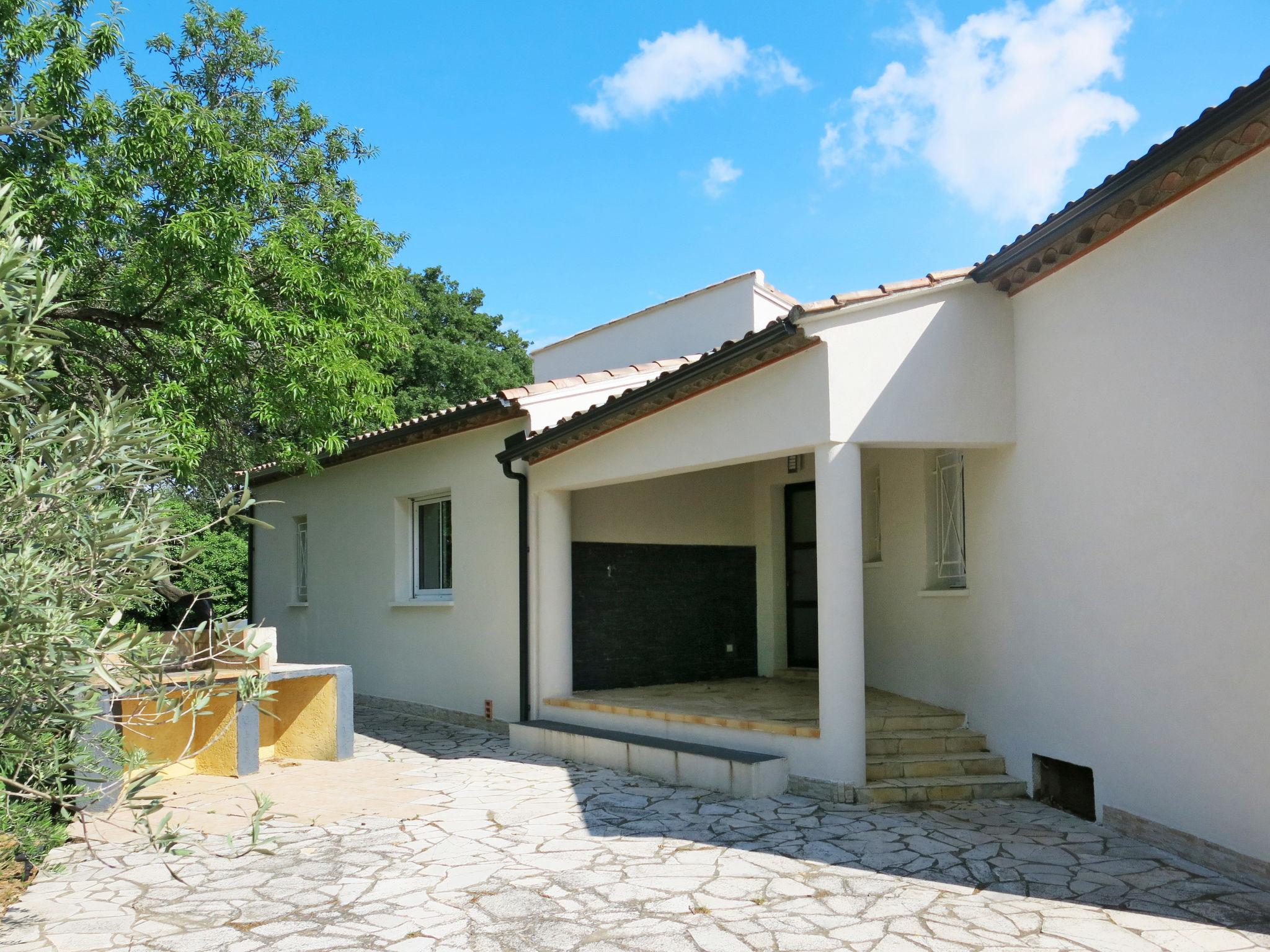 Foto 28 - Casa de 3 habitaciones en Corneilhan con piscina privada y jardín