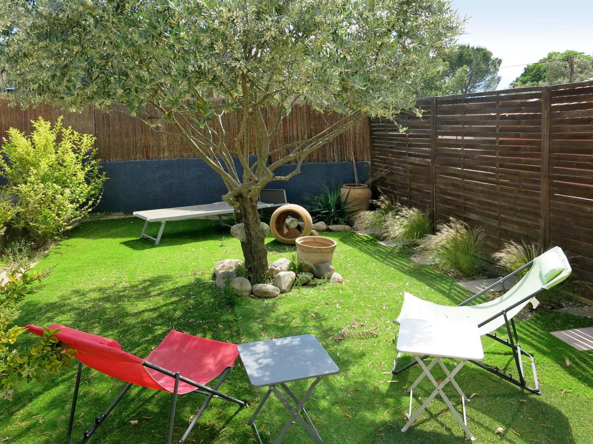 Photo 5 - Maison de 3 chambres à Corneilhan avec piscine privée et jardin