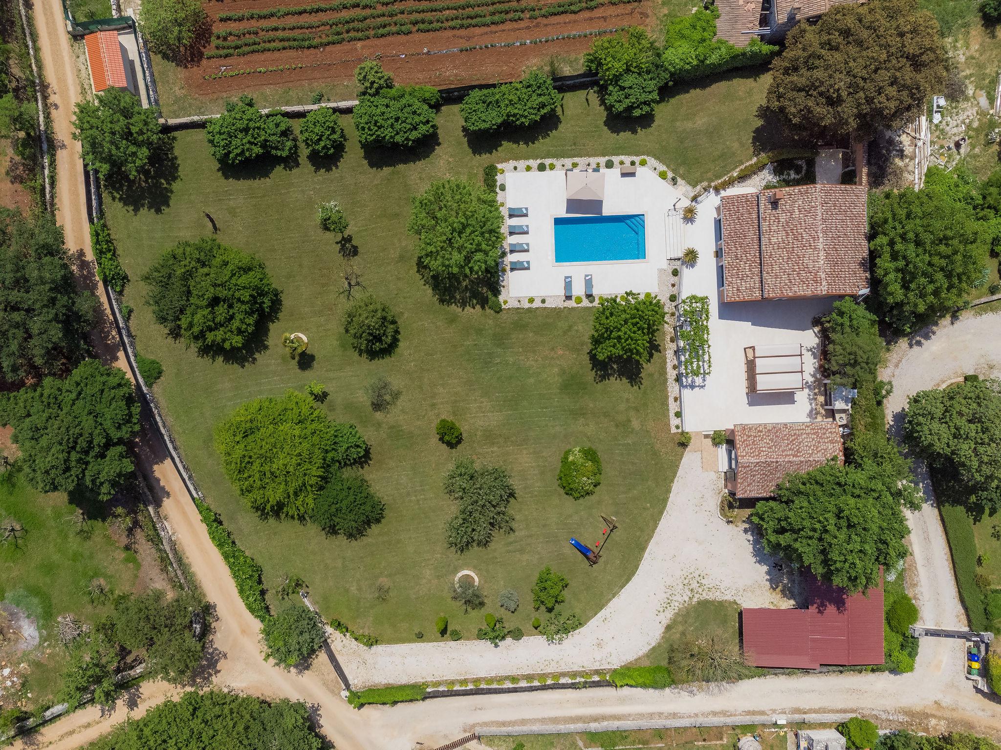 Foto 45 - Haus mit 4 Schlafzimmern in Rovinj mit privater pool und garten