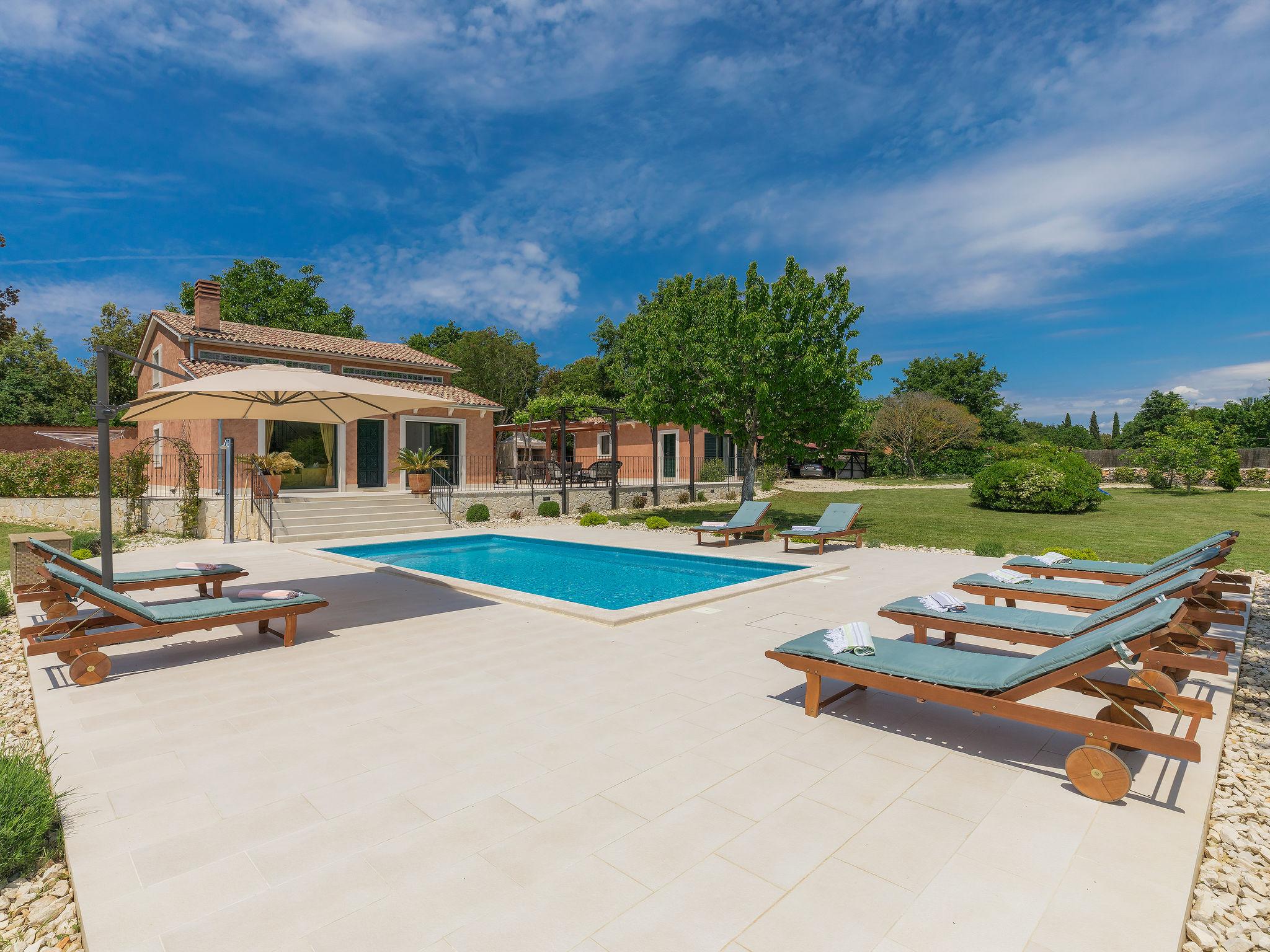Photo 1 - Maison de 4 chambres à Rovinj avec piscine privée et vues à la mer
