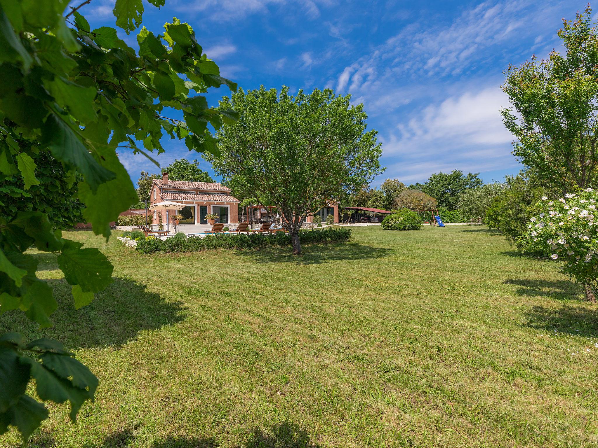 Foto 43 - Casa con 4 camere da letto a Rovinj con piscina privata e giardino