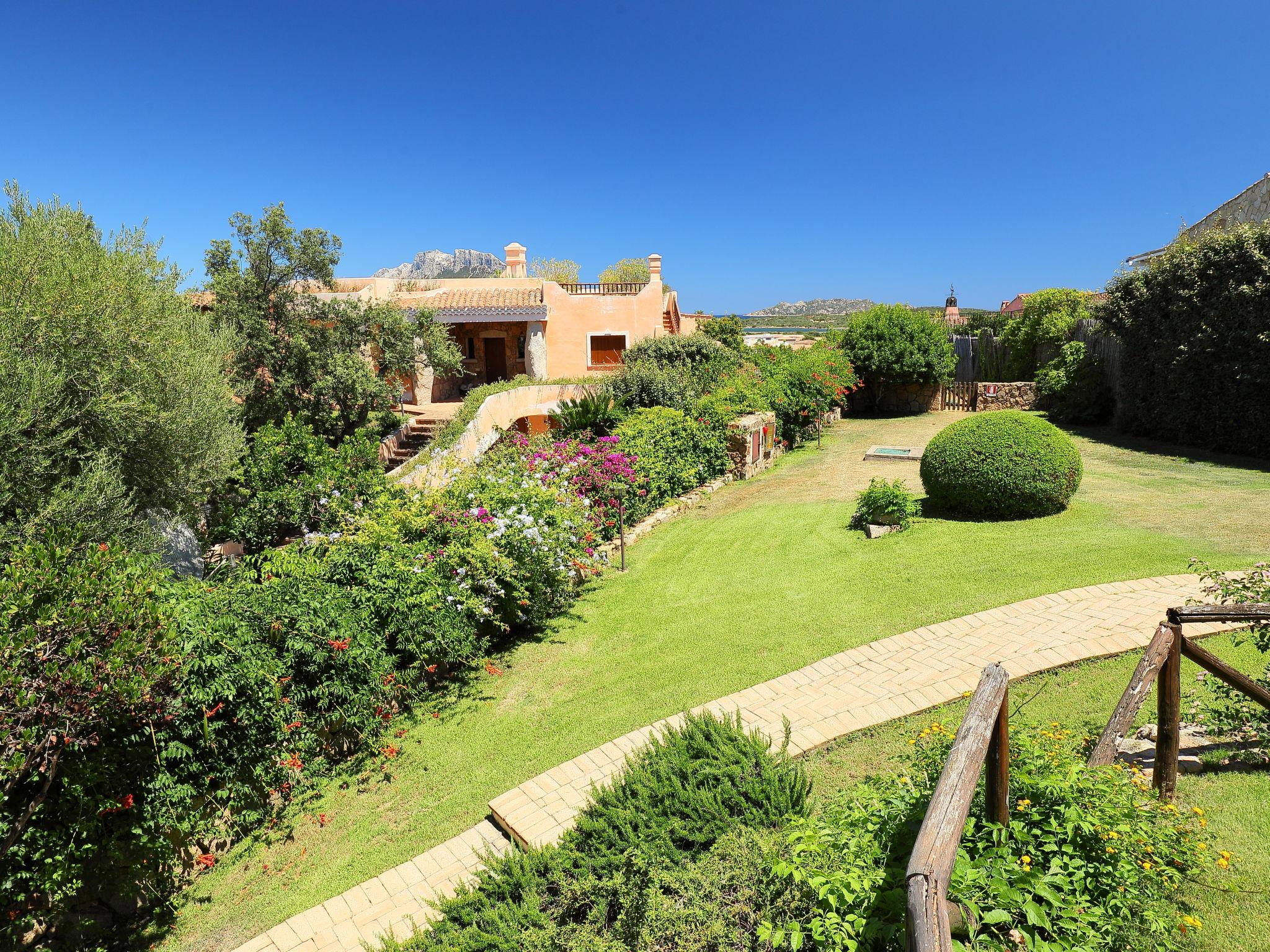 Foto 27 - Haus mit 1 Schlafzimmer in Loiri Porto San Paolo mit schwimmbad und blick aufs meer