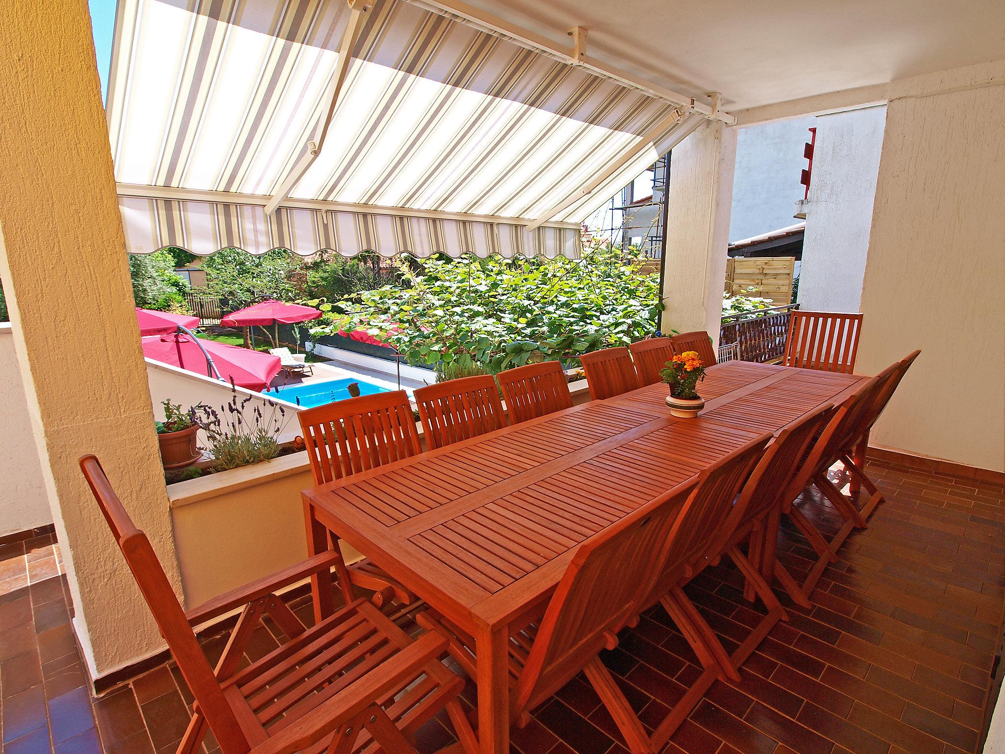 Foto 2 - Casa de 6 habitaciones en Pula con piscina privada y vistas al mar