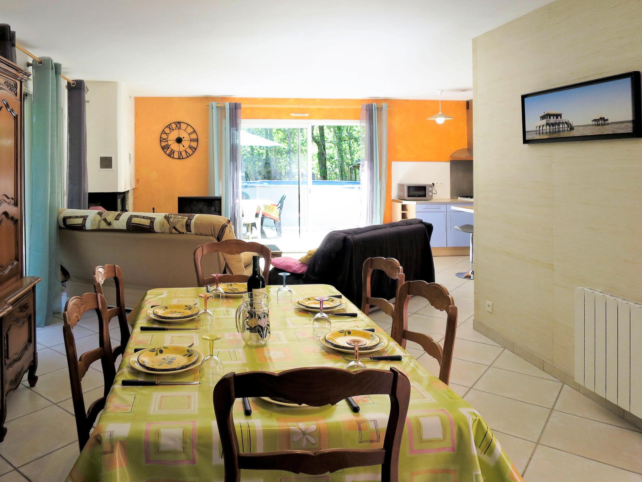 Photo 6 - 3 bedroom House in Naujac-sur-Mer with private pool and sea view