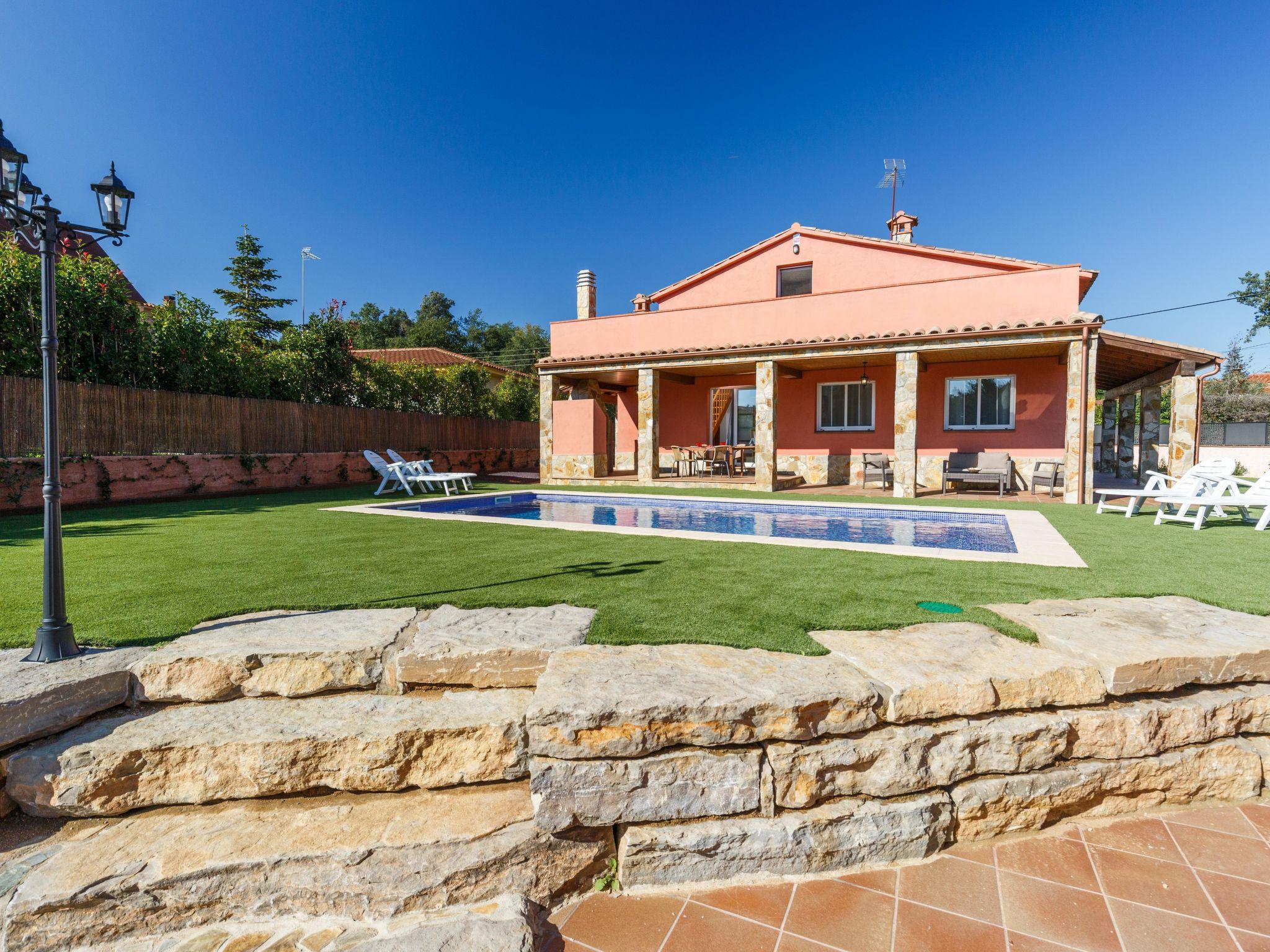 Photo 26 - Maison de 5 chambres à Caldes de Malavella avec piscine privée et vues à la mer