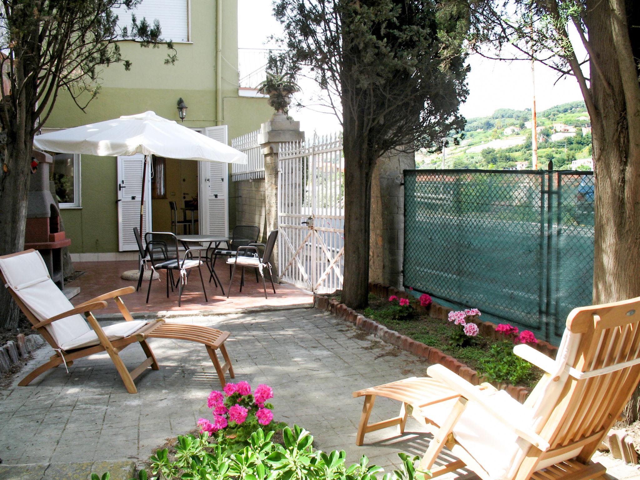 Photo 1 - Appartement de 2 chambres à San Lorenzo al Mare avec jardin et vues à la mer