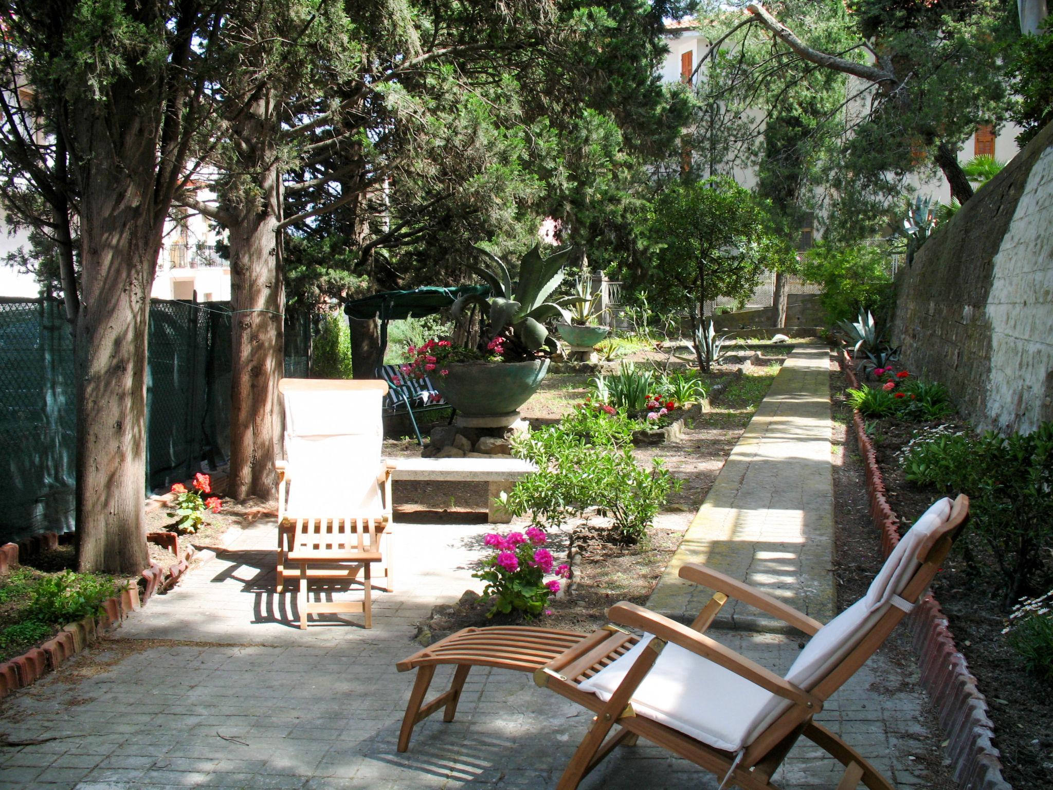 Photo 2 - Appartement de 2 chambres à San Lorenzo al Mare avec jardin et vues à la mer