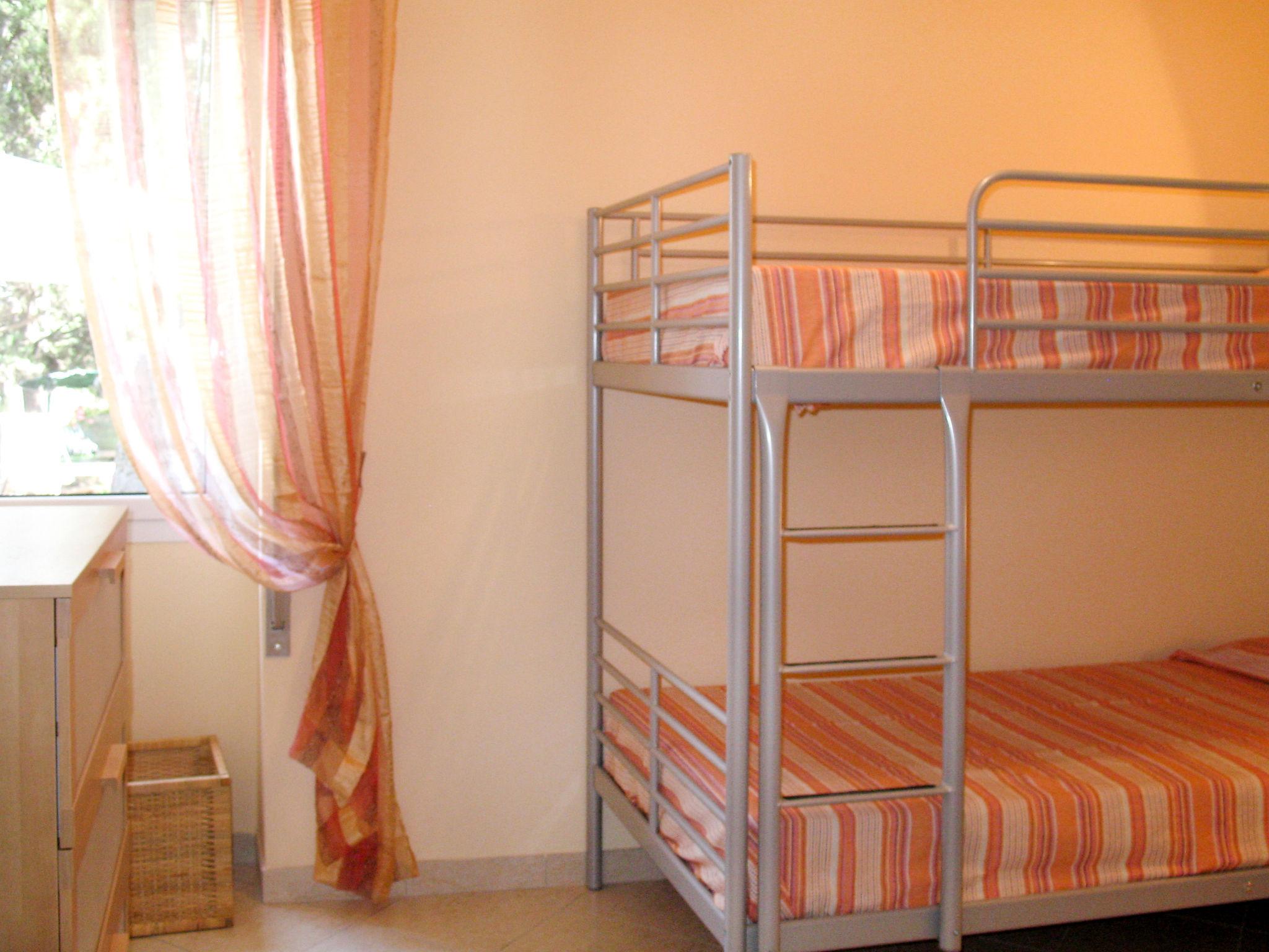 Foto 6 - Appartamento con 2 camere da letto a San Lorenzo al Mare con giardino e vista mare