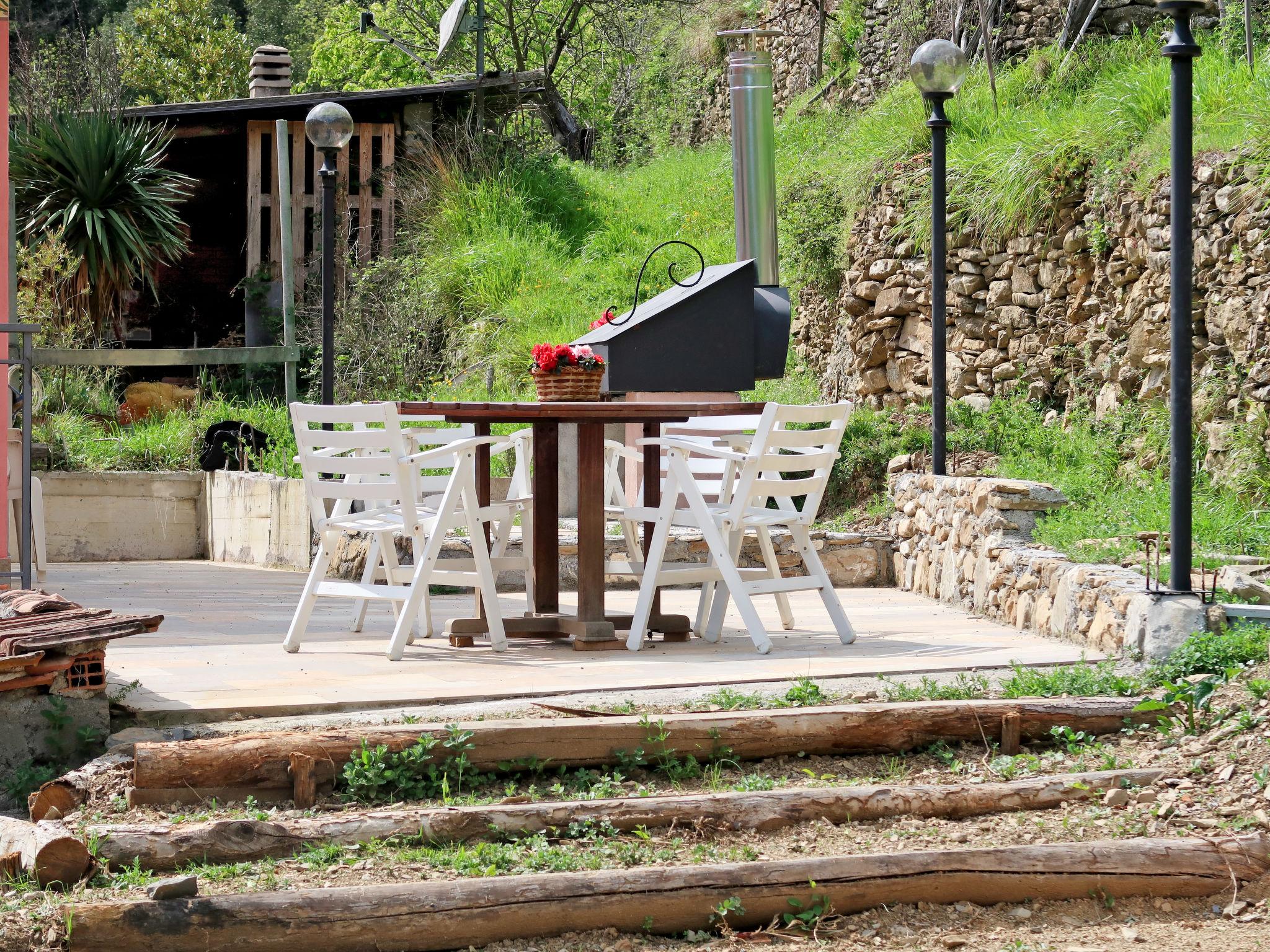 Photo 3 - Maison de 4 chambres à Stellanello avec jardin et terrasse