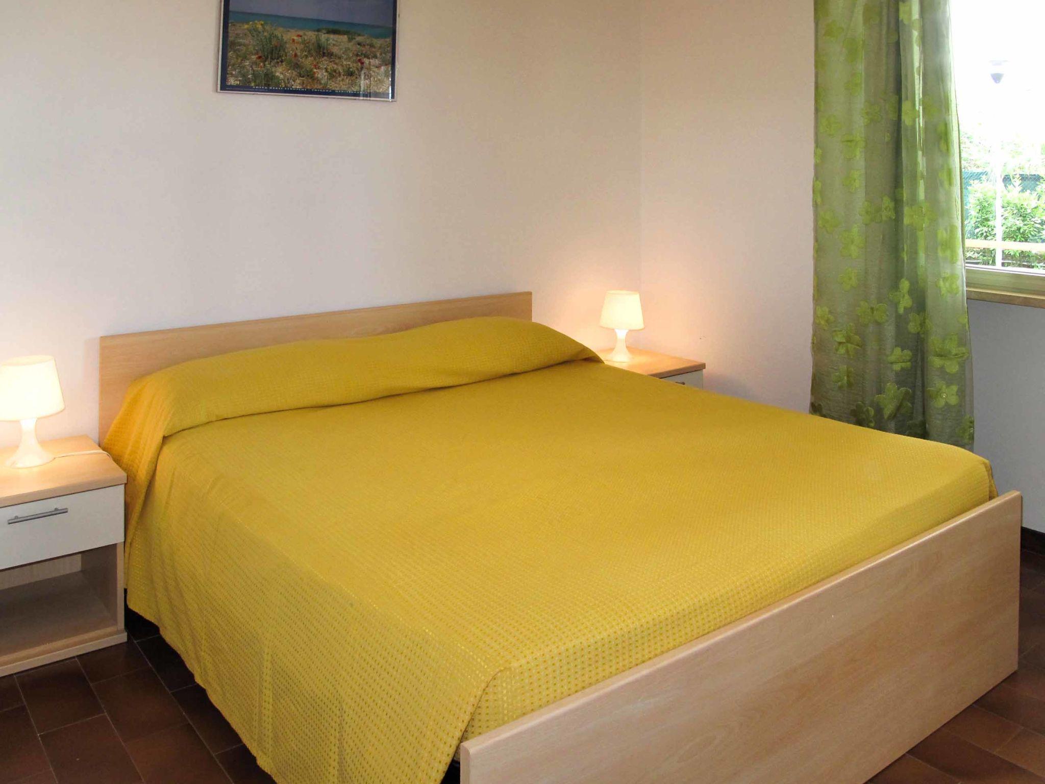 Foto 8 - Appartamento con 2 camere da letto a Cecina con piscina e vista mare