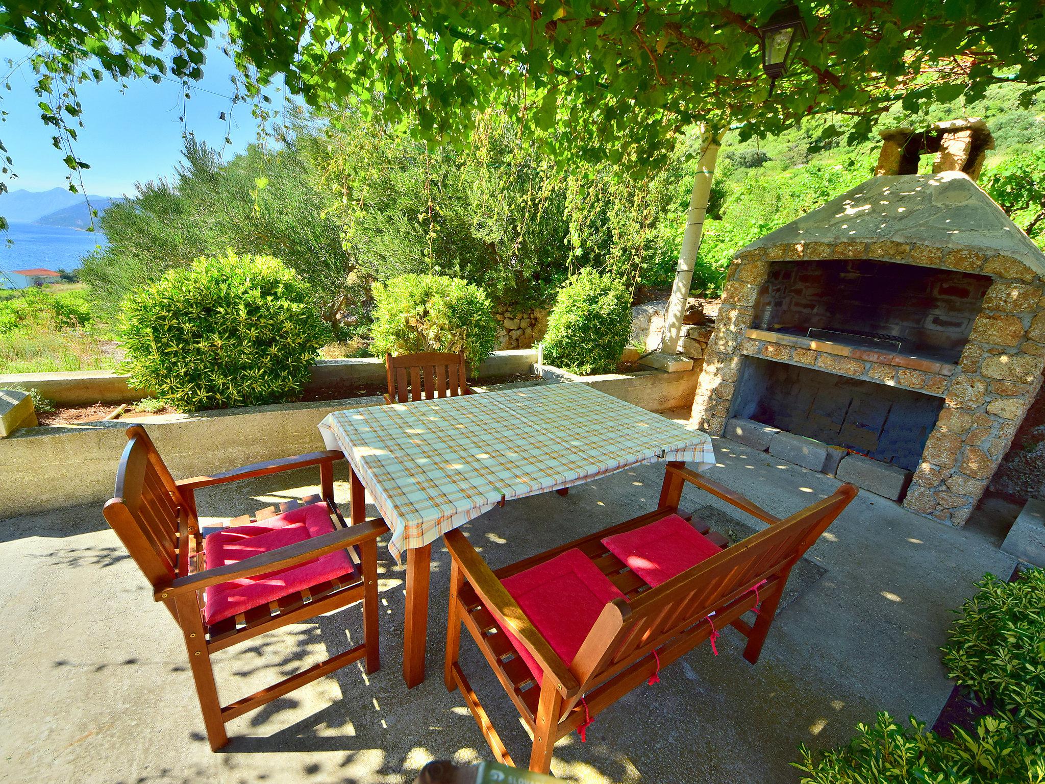 Photo 2 - Maison de 3 chambres à Orebić avec jardin et terrasse