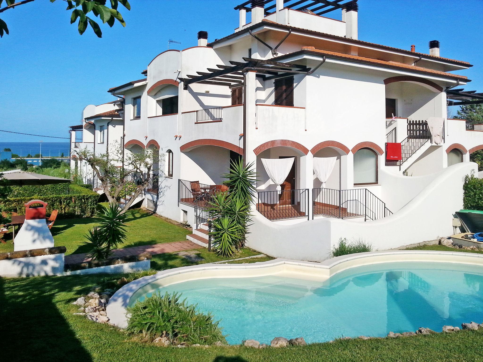 Foto 1 - Apartamento de 2 quartos em Pineto com piscina privada e vistas do mar