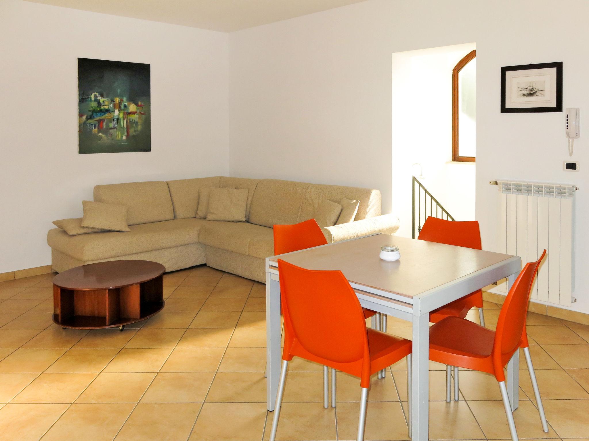 Photo 11 - 2 bedroom Apartment in Pineto with private pool and garden