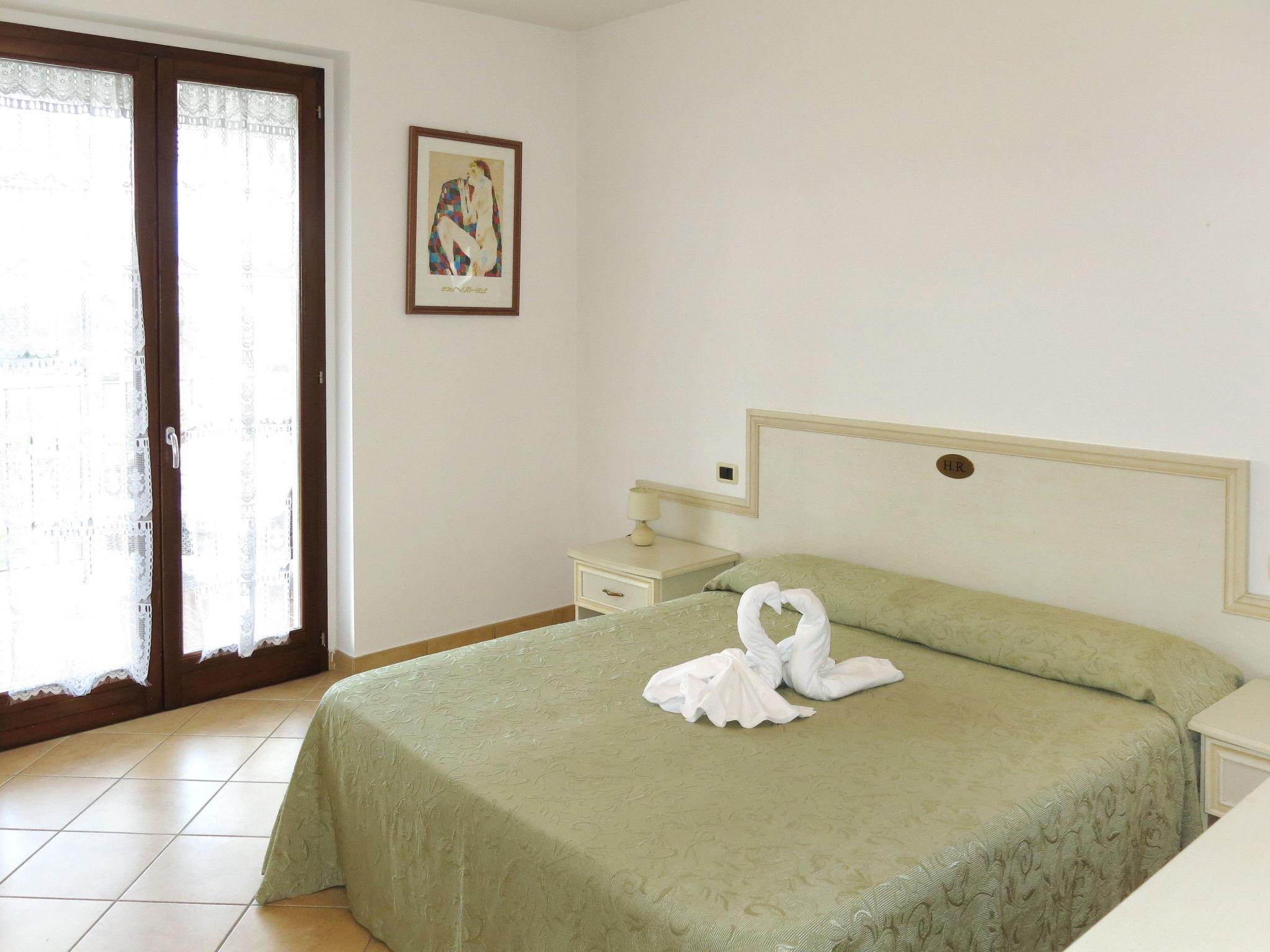 Photo 3 - 2 bedroom Apartment in Pineto with private pool and garden