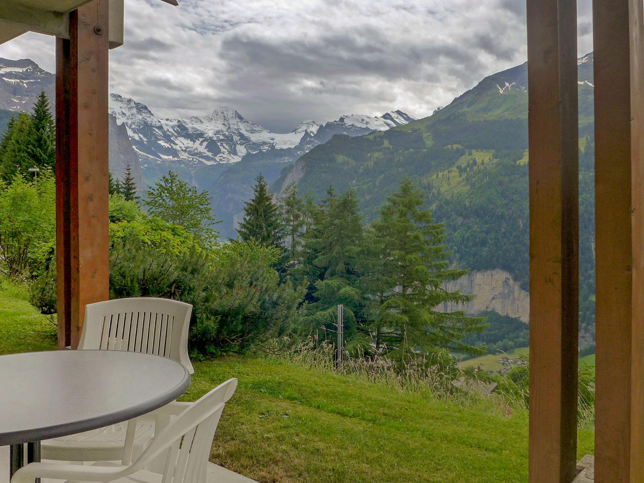 Foto 12 - Appartamento con 1 camera da letto a Lauterbrunnen con terrazza e vista sulle montagne