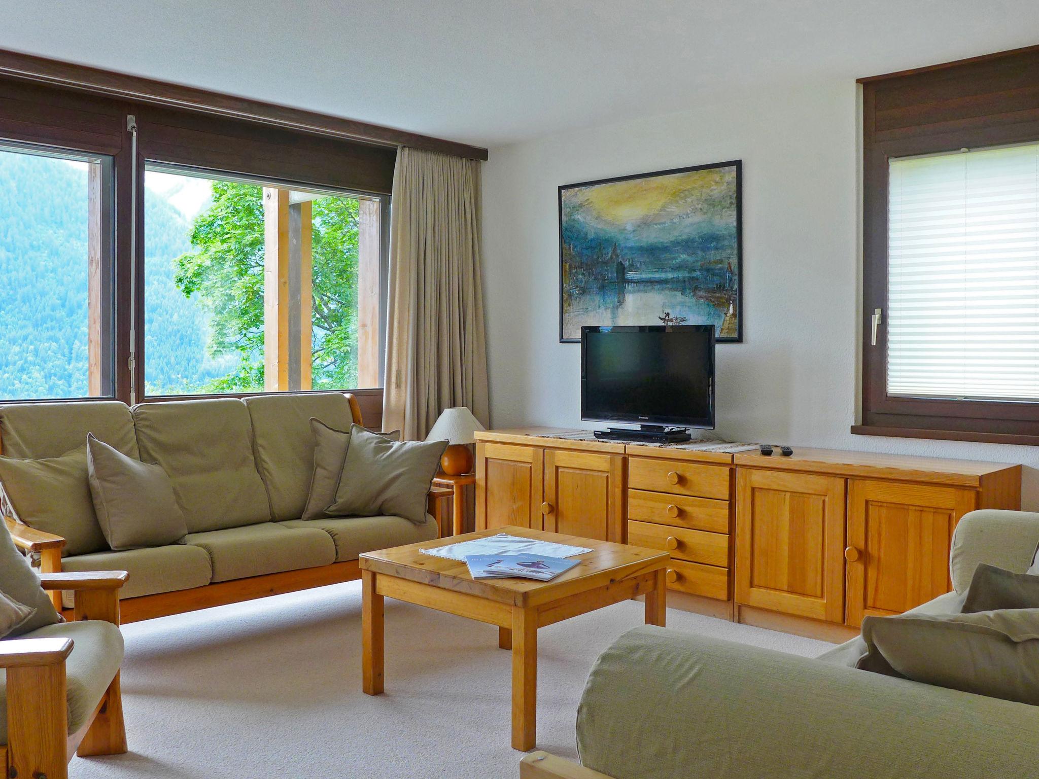 Foto 1 - Appartamento con 1 camera da letto a Lauterbrunnen con terrazza e vista sulle montagne
