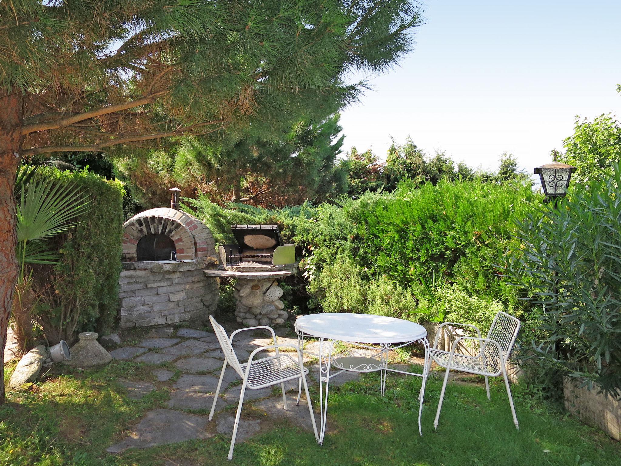 Photo 30 - Maison de 4 chambres à Porto Valtravaglia avec piscine privée et jardin