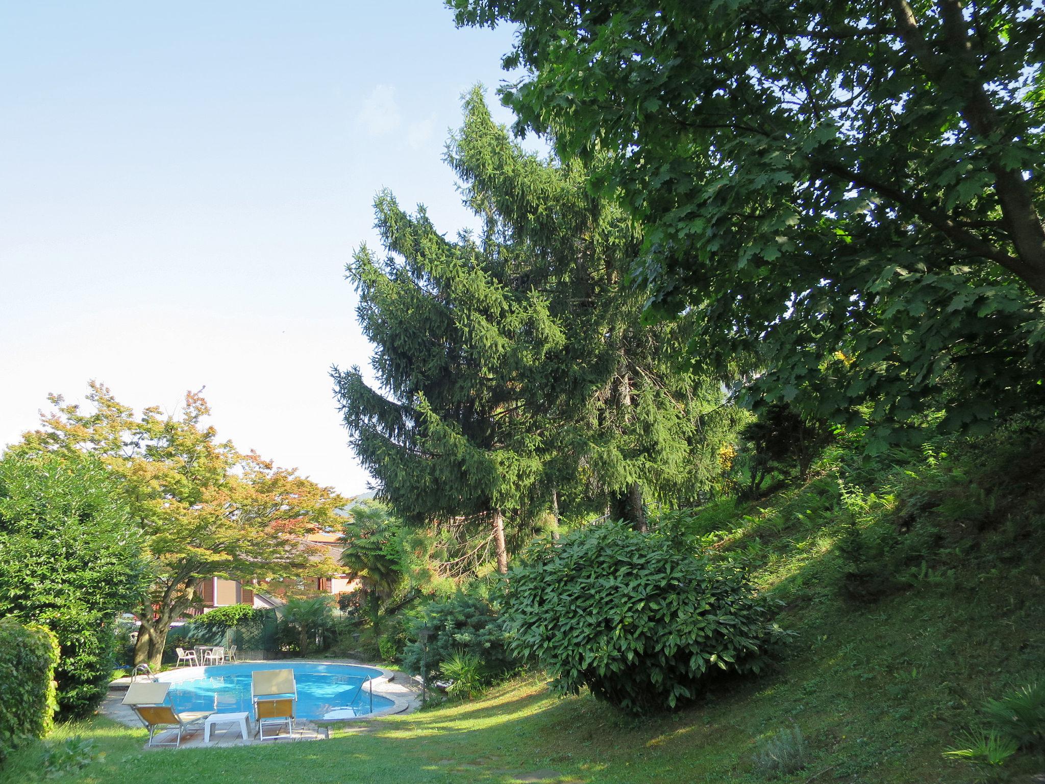 Foto 2 - Casa de 4 quartos em Porto Valtravaglia com piscina privada e vista para a montanha