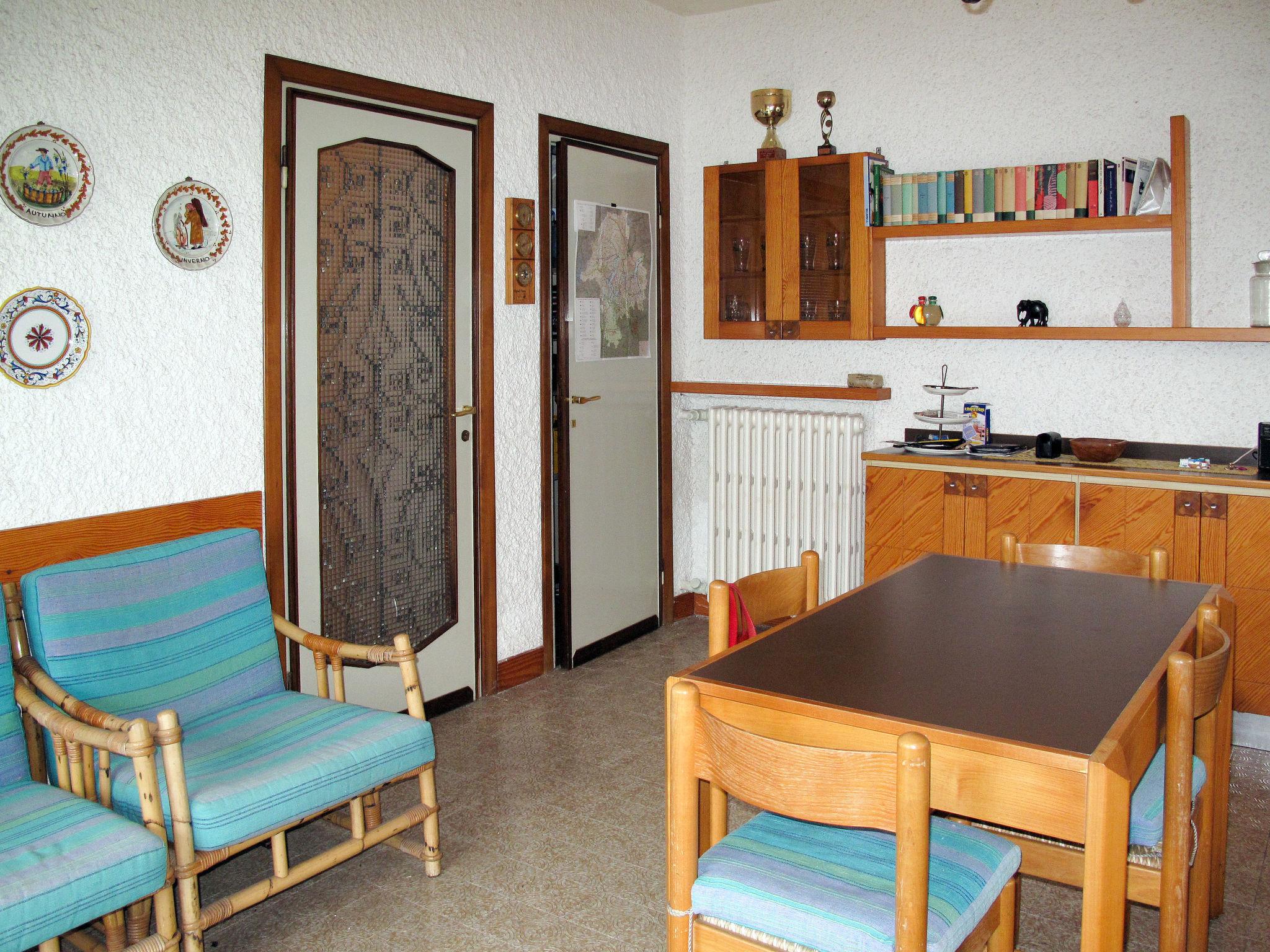 Photo 9 - 4 bedroom House in Porto Valtravaglia with private pool and mountain view