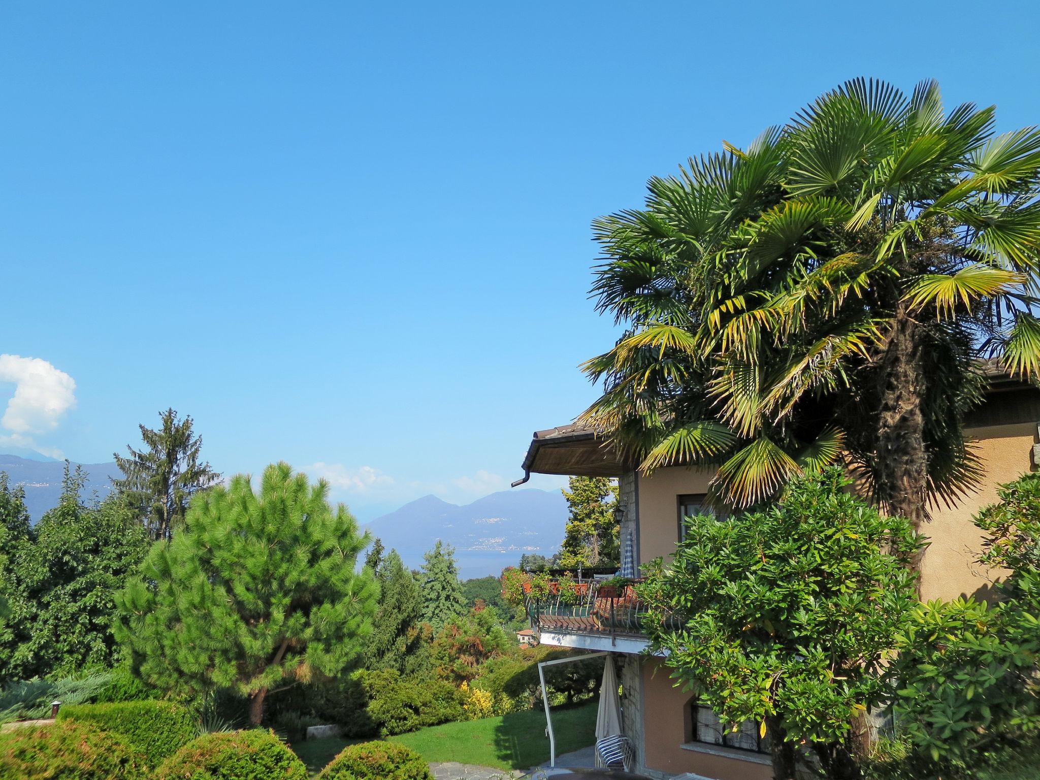 Foto 5 - Casa con 4 camere da letto a Porto Valtravaglia con piscina privata e vista sulle montagne