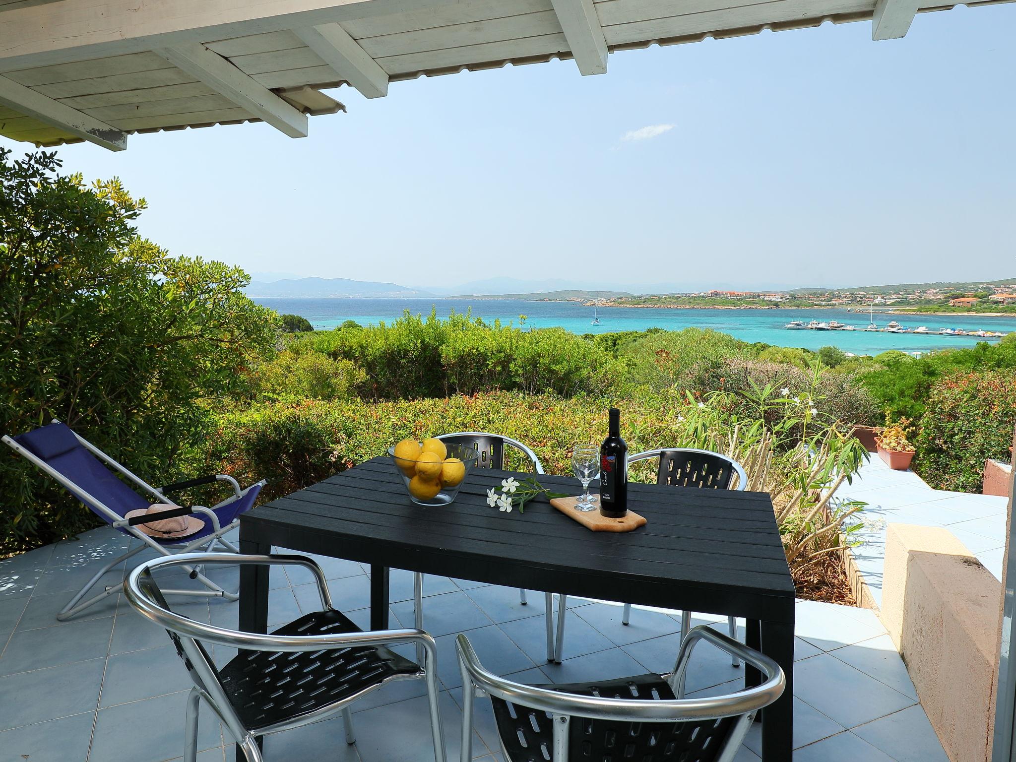 Photo 2 - Appartement de 1 chambre à Golfo Aranci avec jardin et vues à la mer