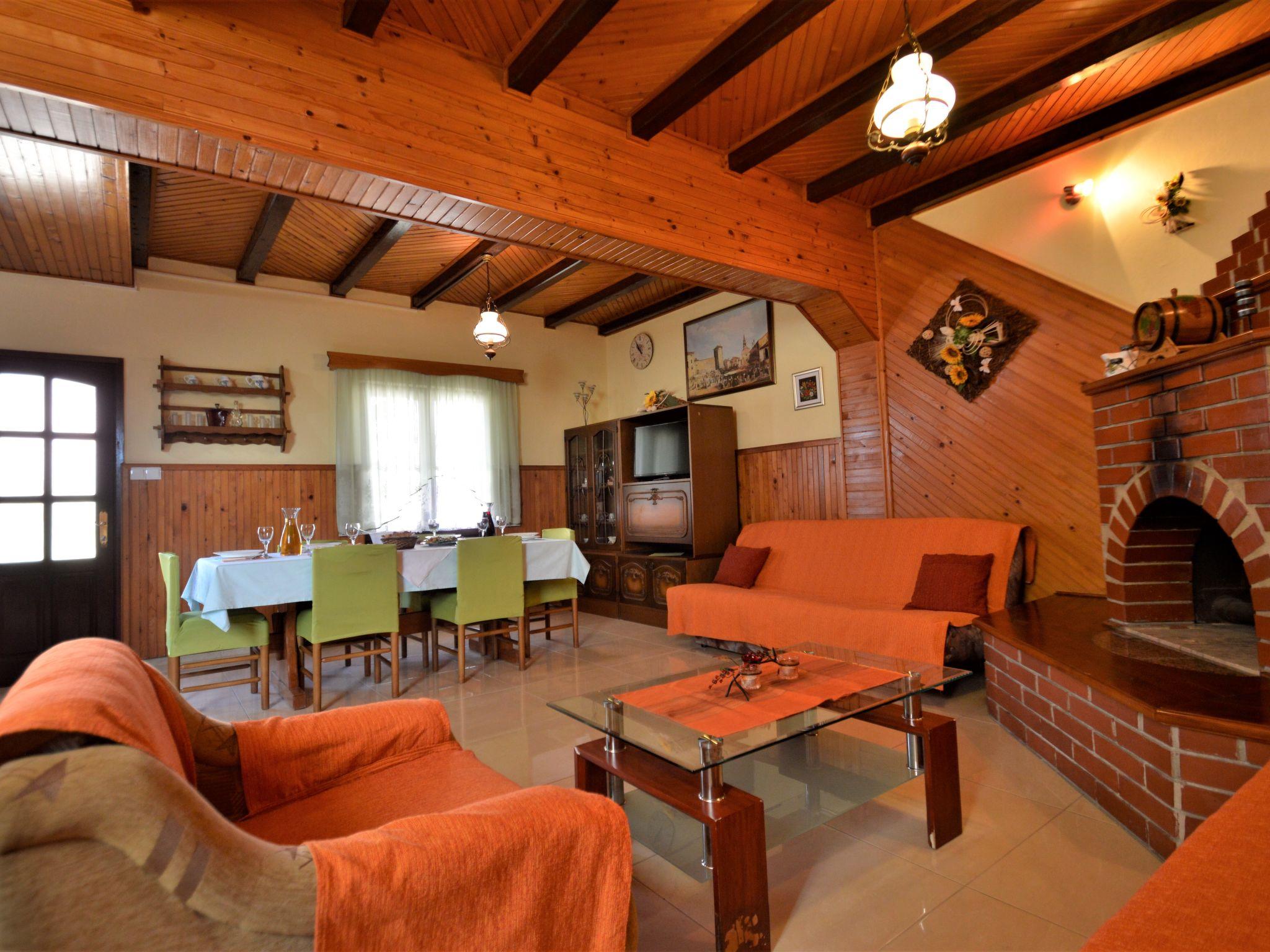 Photo 11 - 2 bedroom House in Svetvinčenat with swimming pool and garden