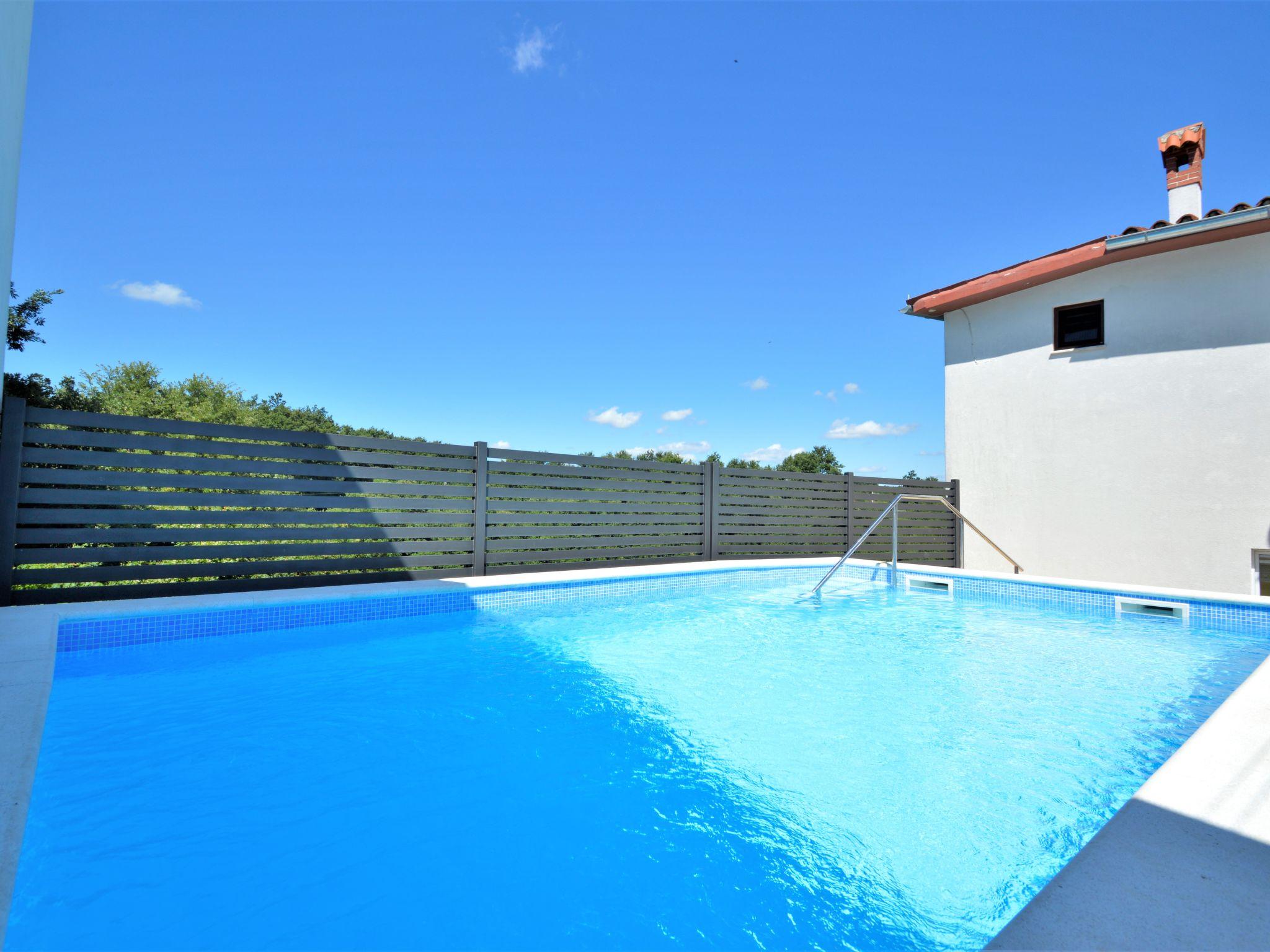 Foto 7 - Casa con 2 camere da letto a Svetvinčenat con piscina e vista mare