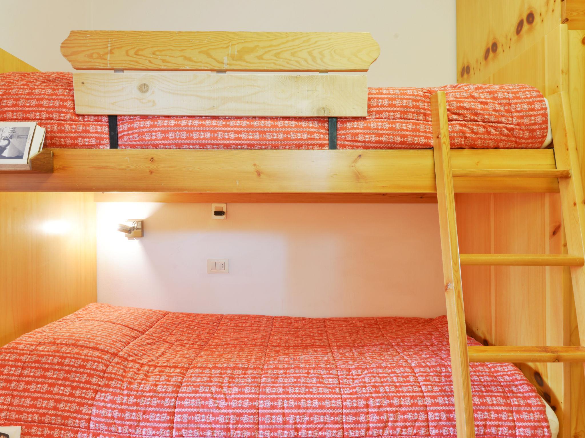 Foto 9 - Apartment mit 1 Schlafzimmer in Canazei mit blick auf die berge