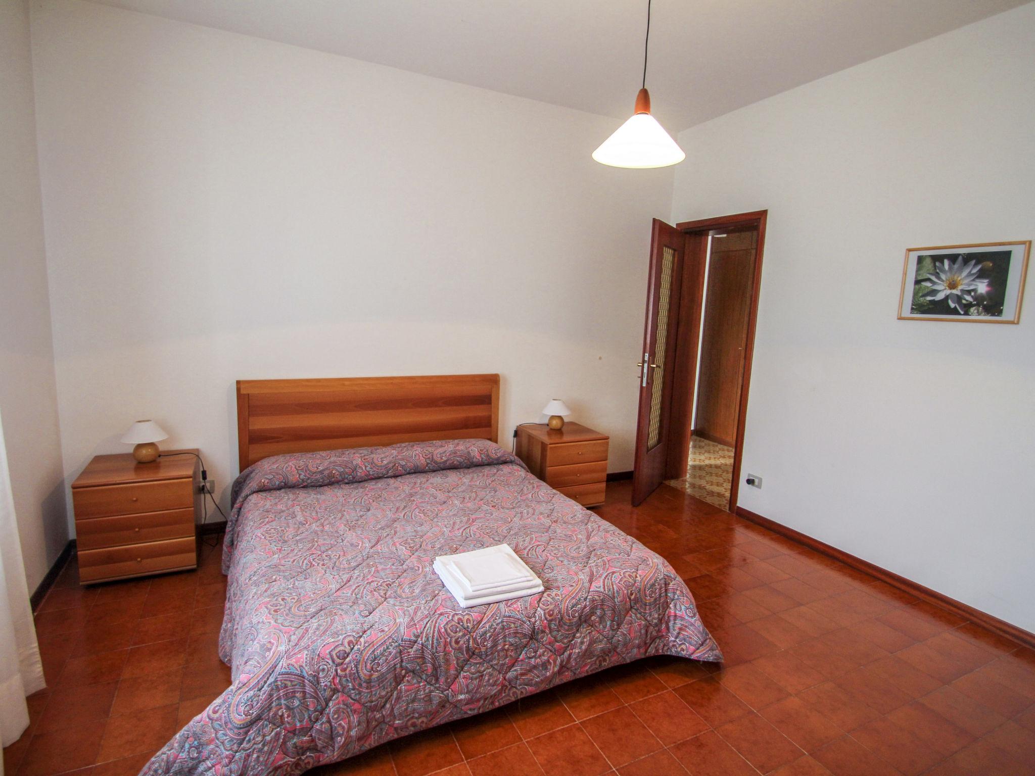 Foto 13 - Casa con 3 camere da letto a Castelveccana con giardino e vista sulle montagne
