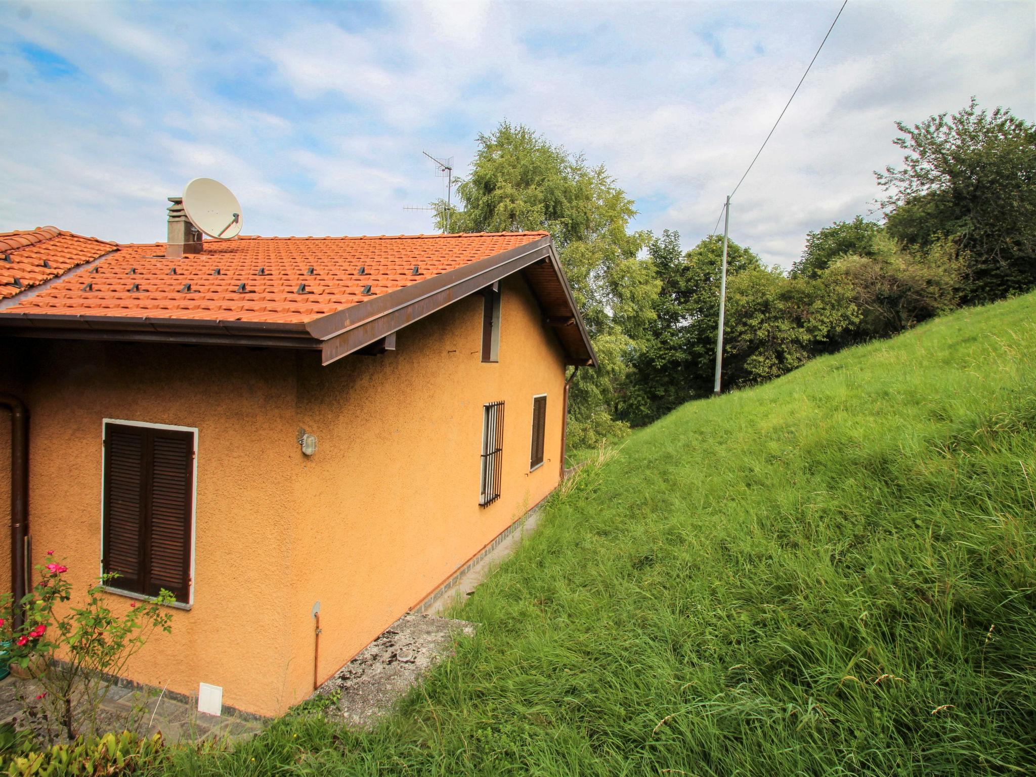 Foto 22 - Casa con 3 camere da letto a Castelveccana con giardino e vista sulle montagne
