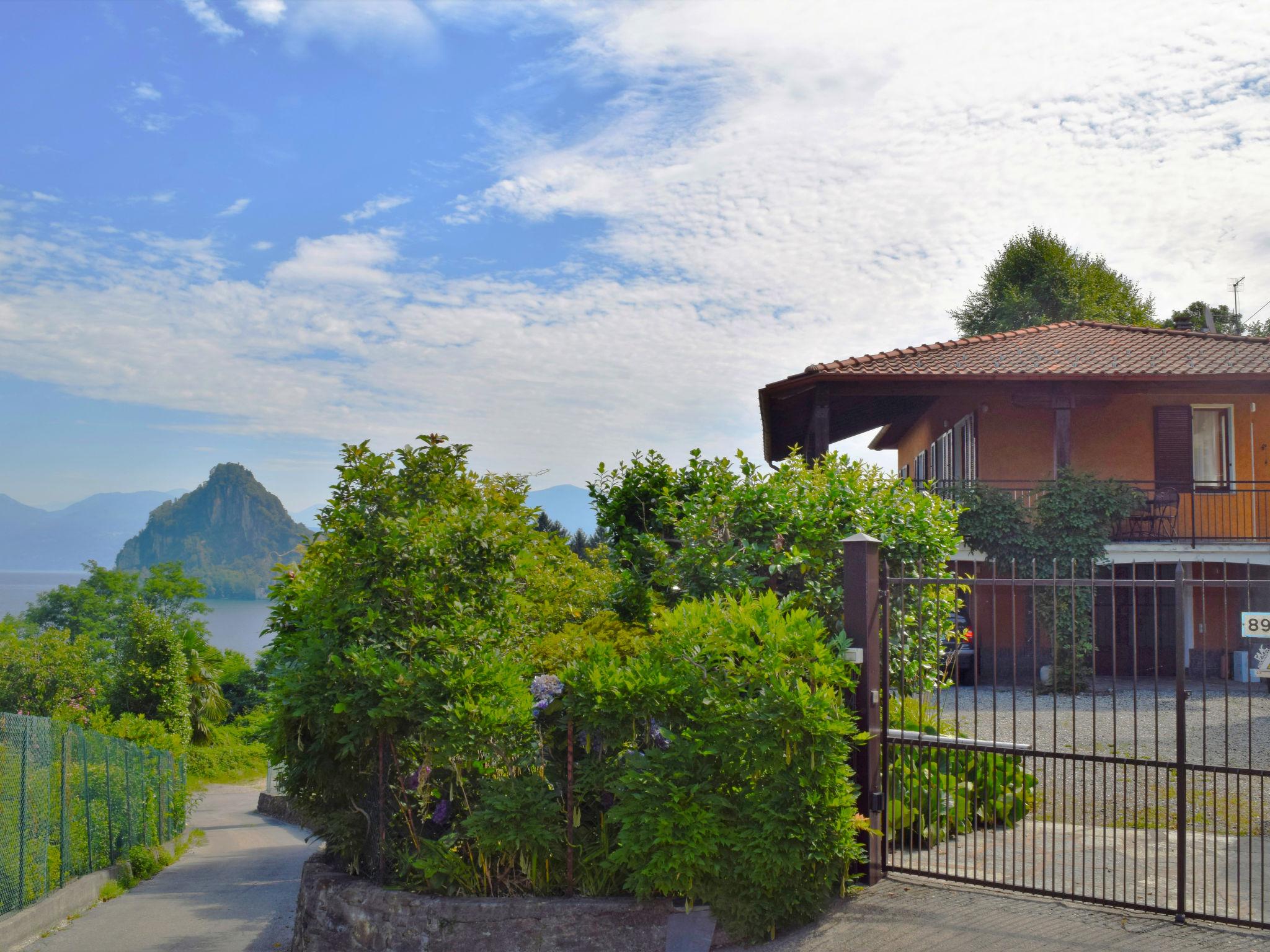 Photo 3 - Maison de 3 chambres à Castelveccana avec jardin et terrasse