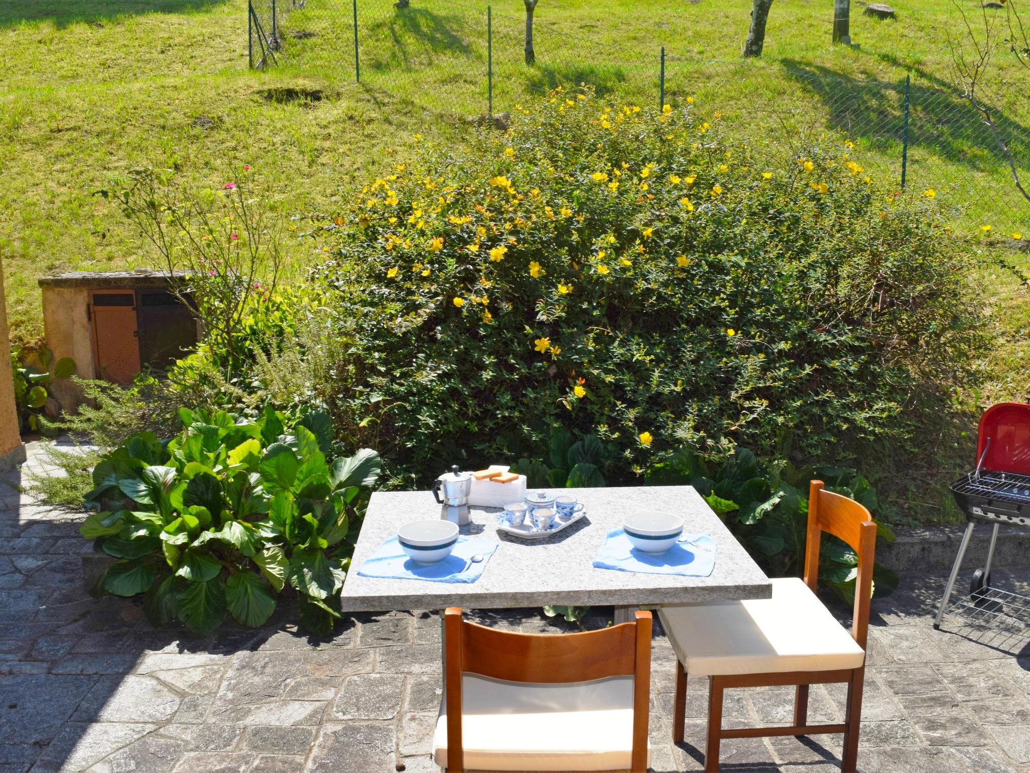 Foto 24 - Casa con 3 camere da letto a Castelveccana con giardino e vista sulle montagne