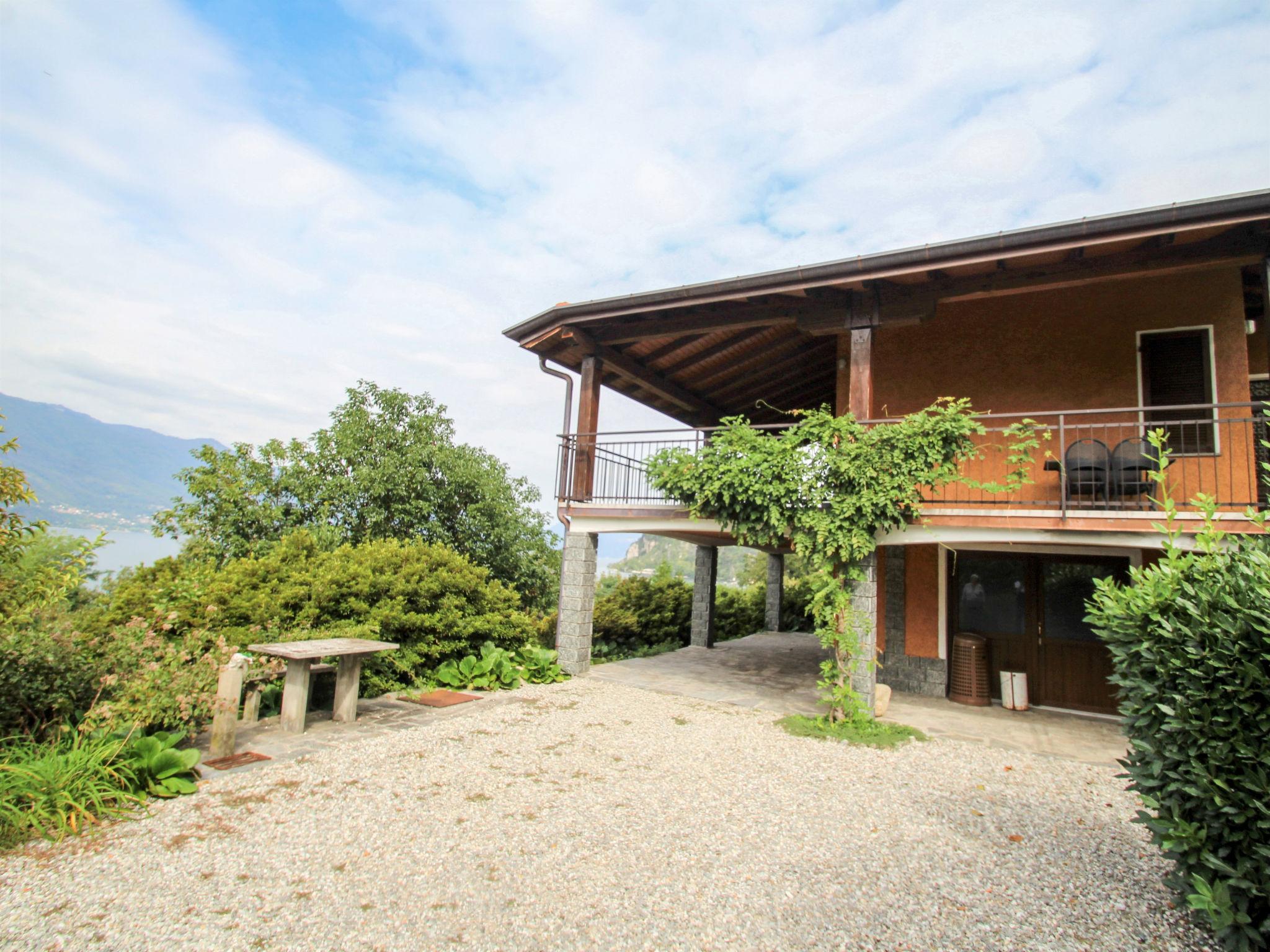 Photo 19 - Maison de 3 chambres à Castelveccana avec jardin et vues sur la montagne